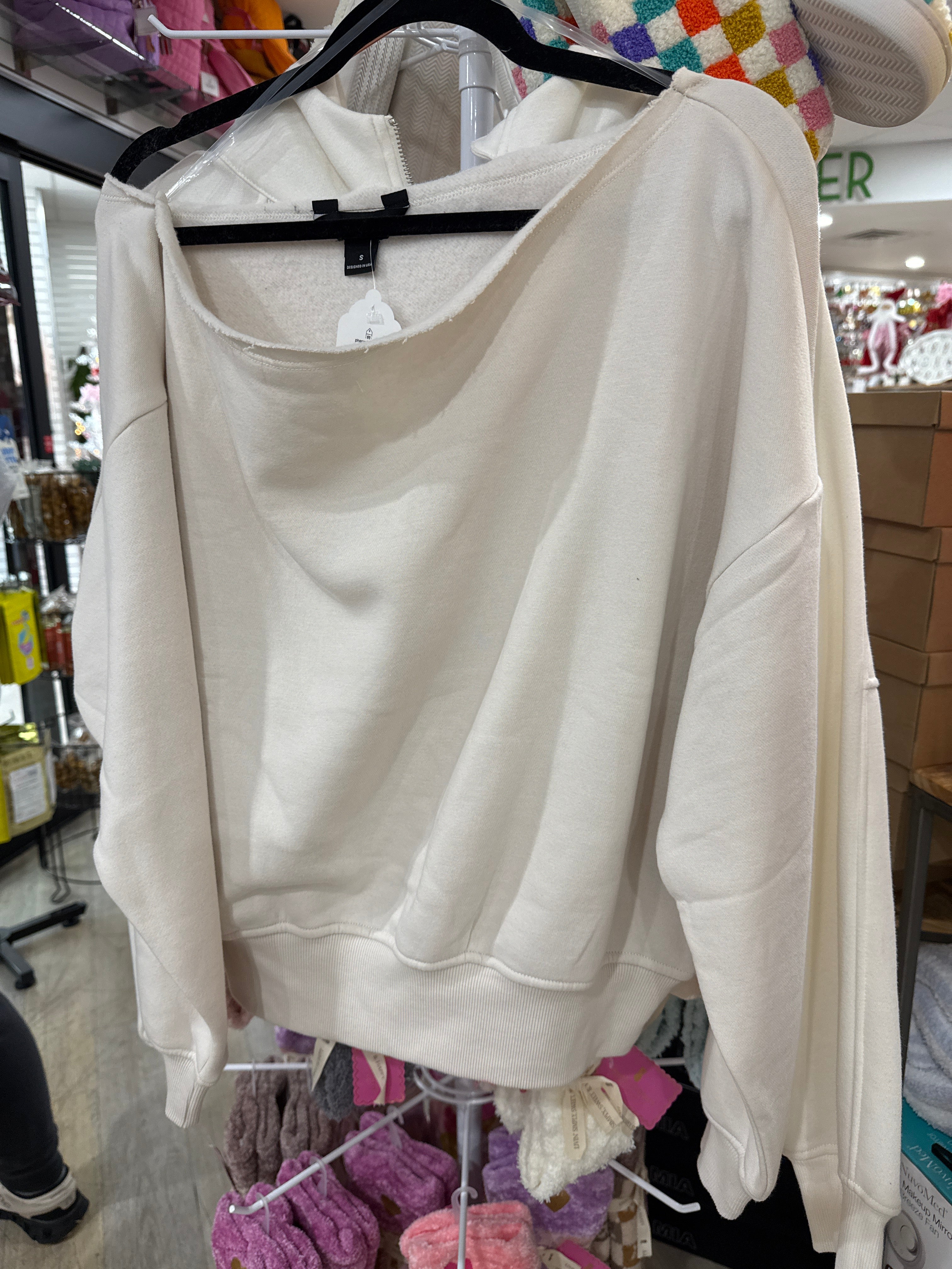 FLEECE OFF SHOULDER SWEATSHIRT - BONE