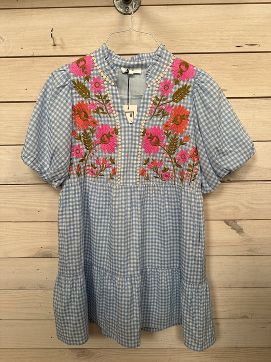 GINGHAM DRESS W/FLORAL DETAIL