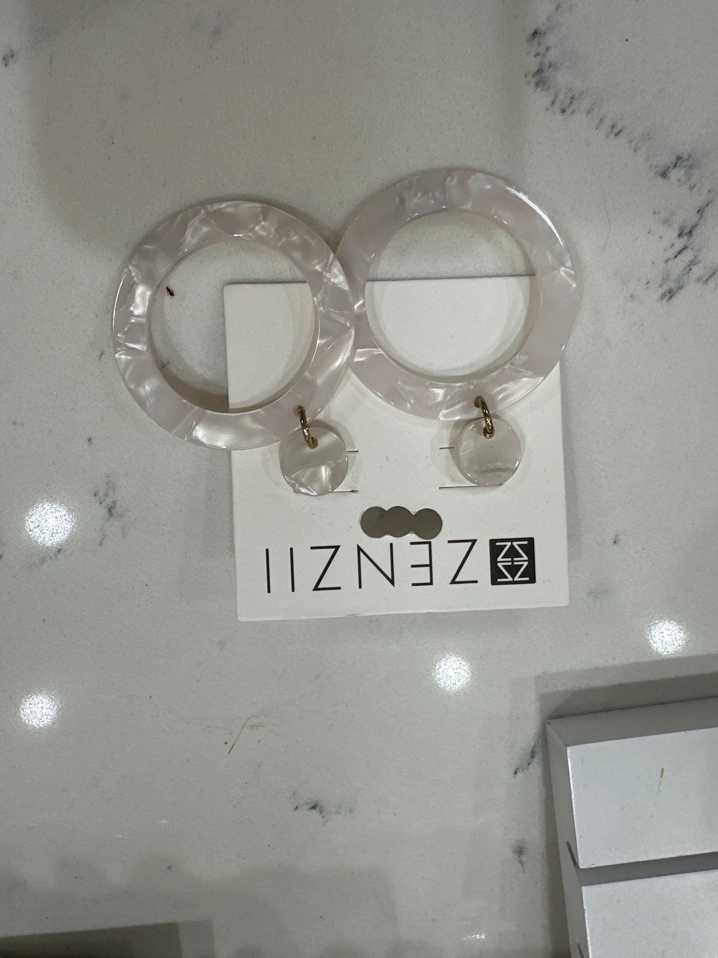 WHITE RESIN MIX EARRINGS