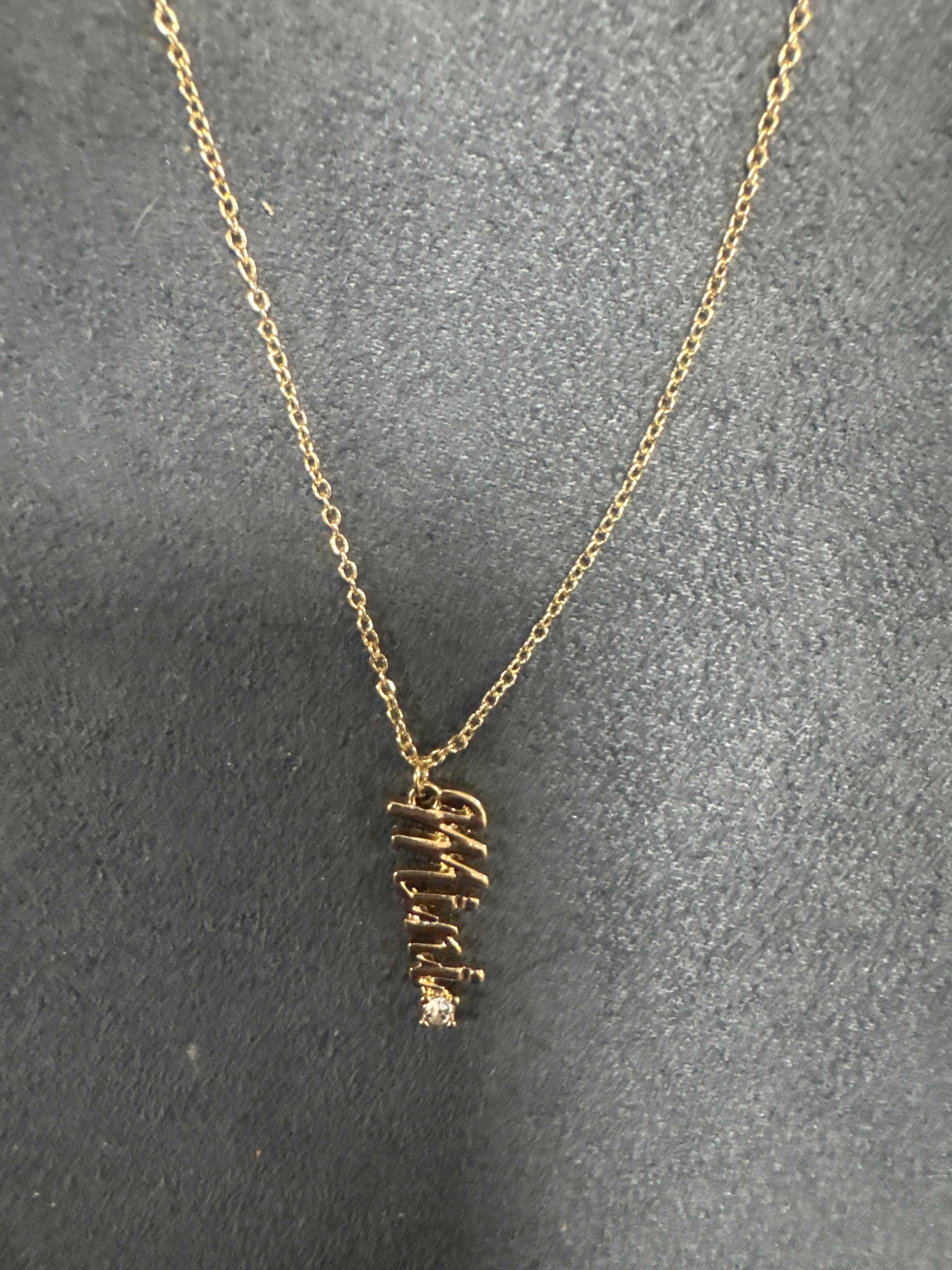 GOLD NECKLACE W/MINI PENDANT