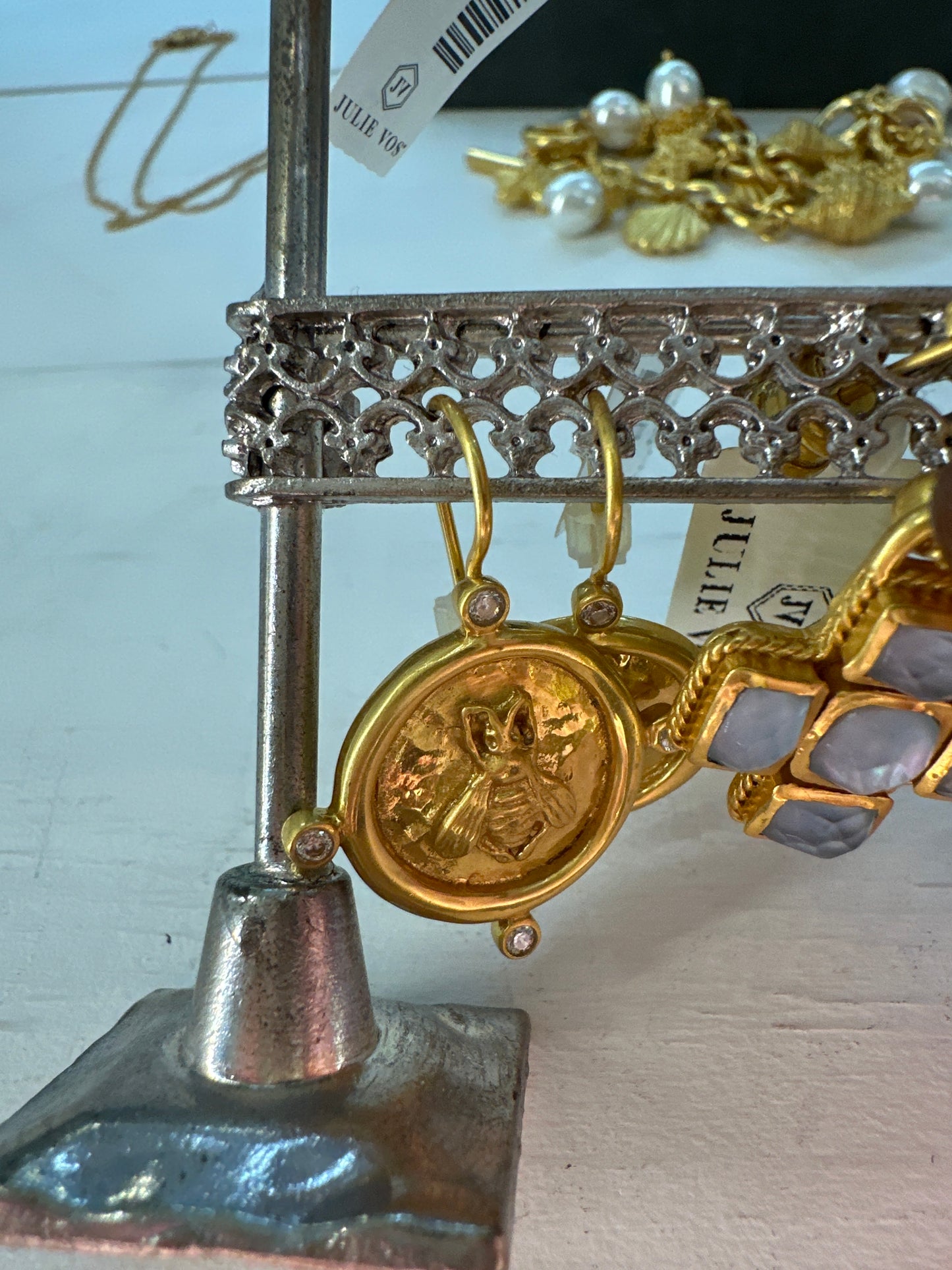 BEE CAMEO EARRING CUBIC ZIRCONIA