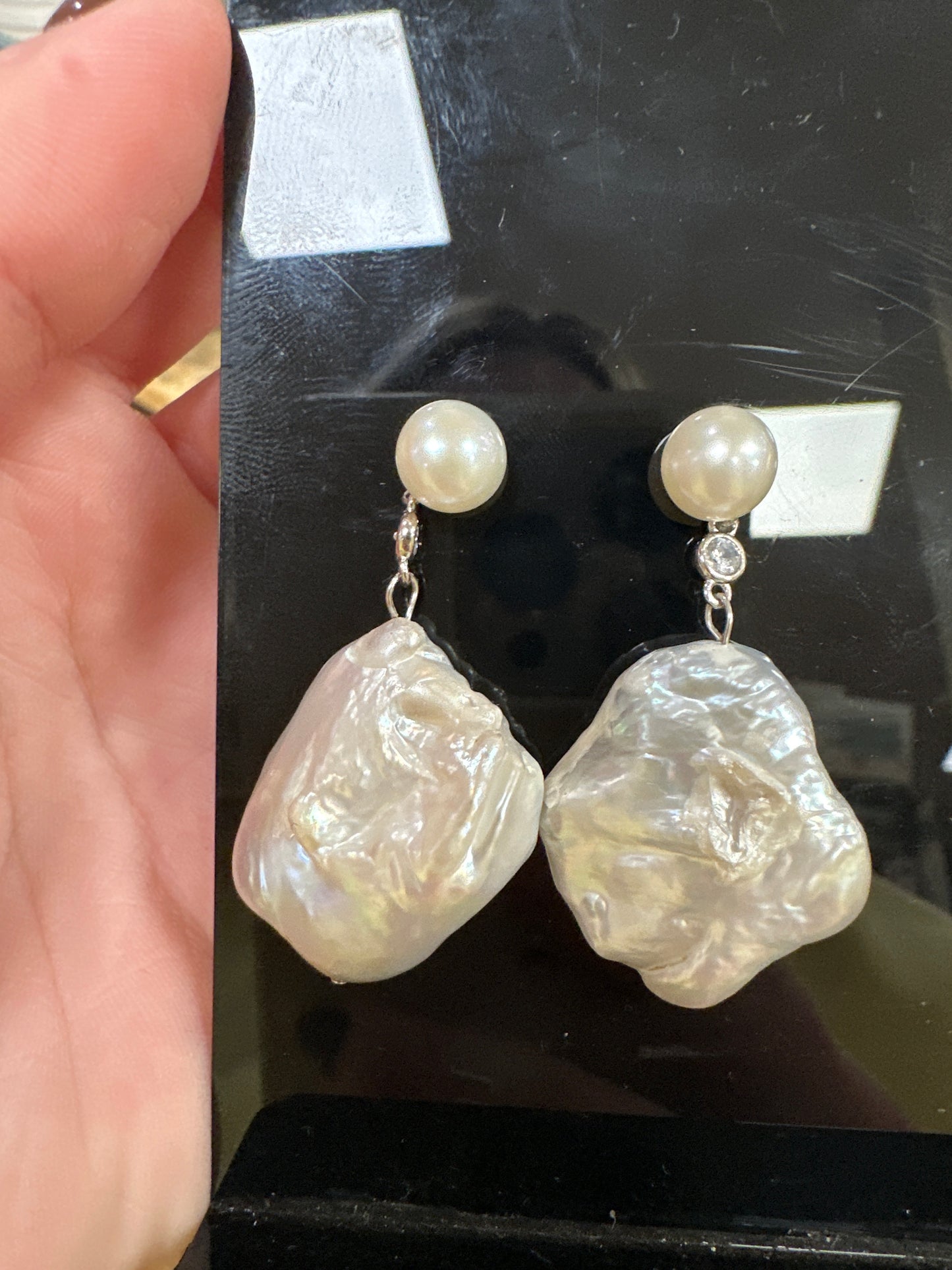 PEARL ROCK EARRINGS - WHITE