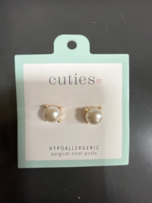 PEARLS IN GOLD SETTING EARRINGS