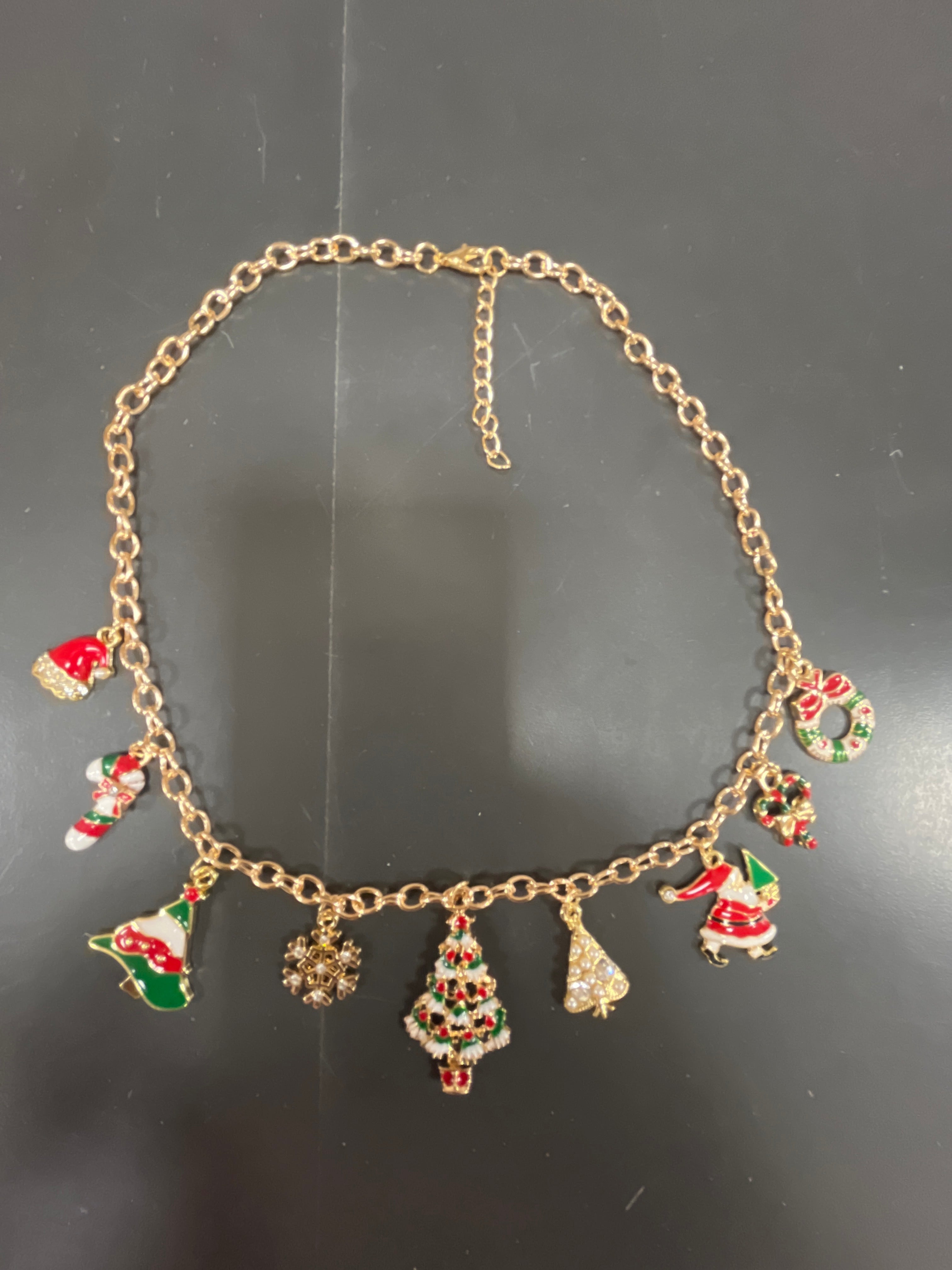 CHRISTMAS THEME CHARM NECKLACE - GOLD