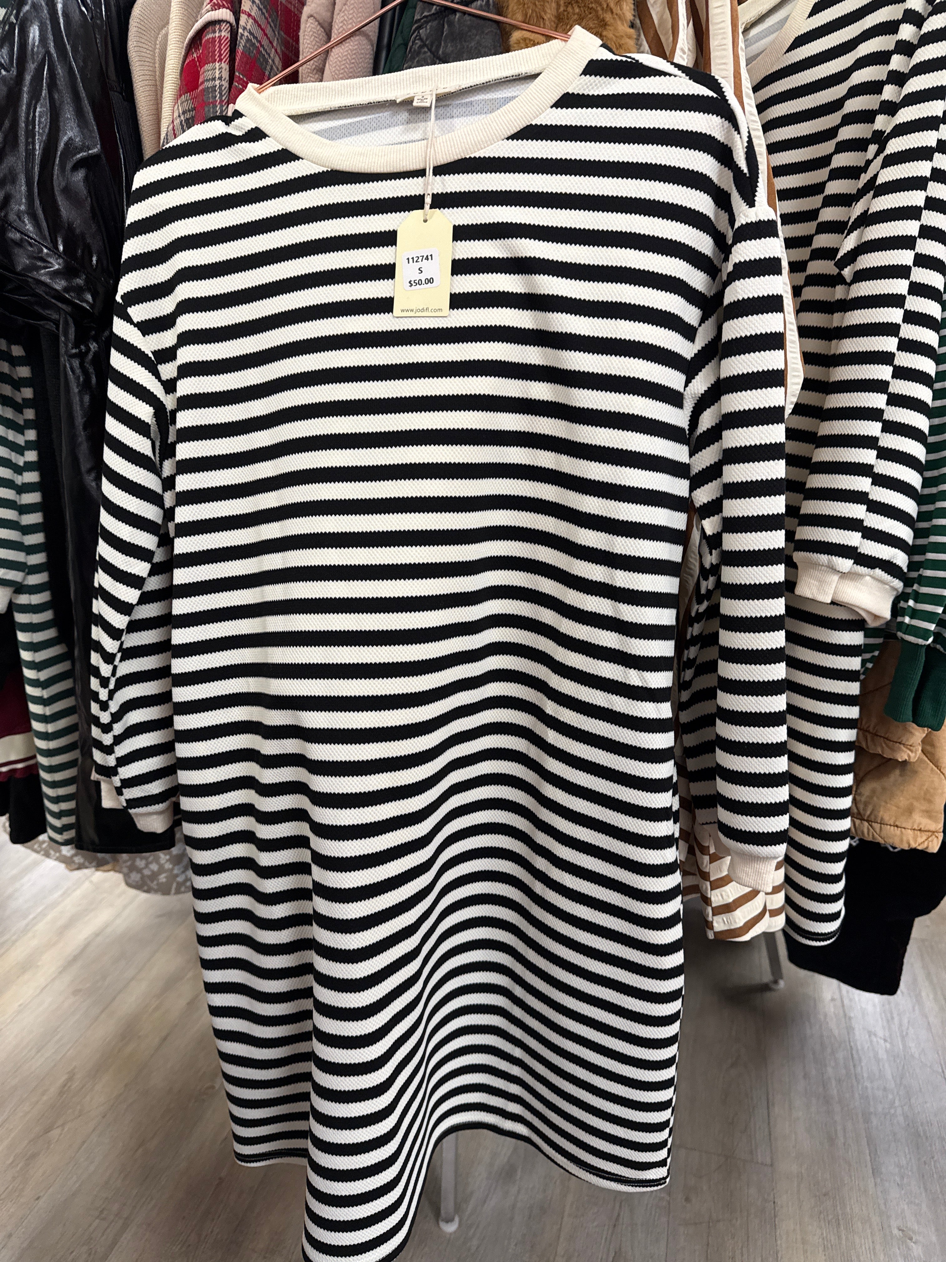 BLACK & WHITE STRIPED LONG SLEEVED SHIFT DRESS