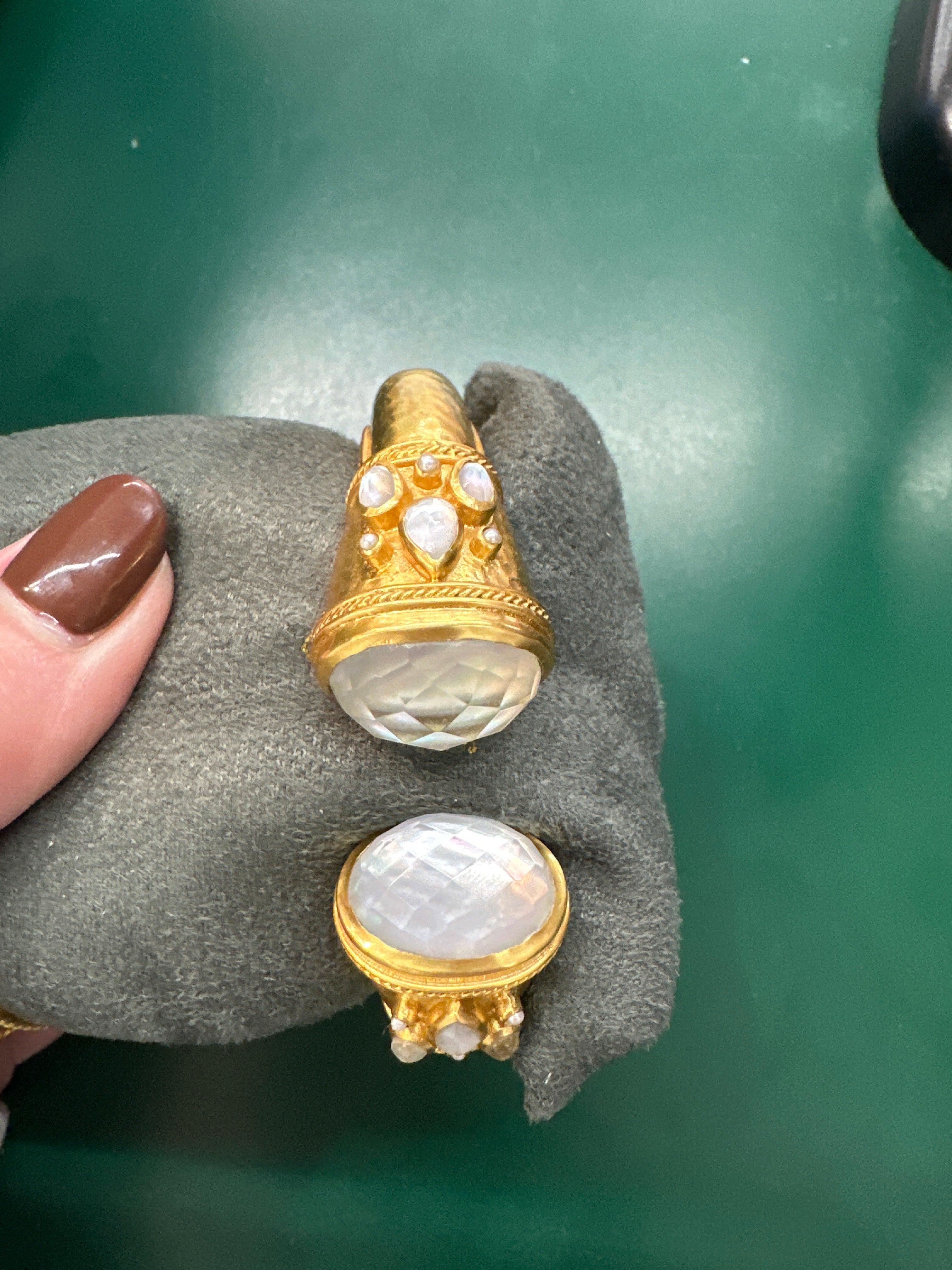 CASSIS CUFF GOLD IRD CLR CRYSTAL W PEARL