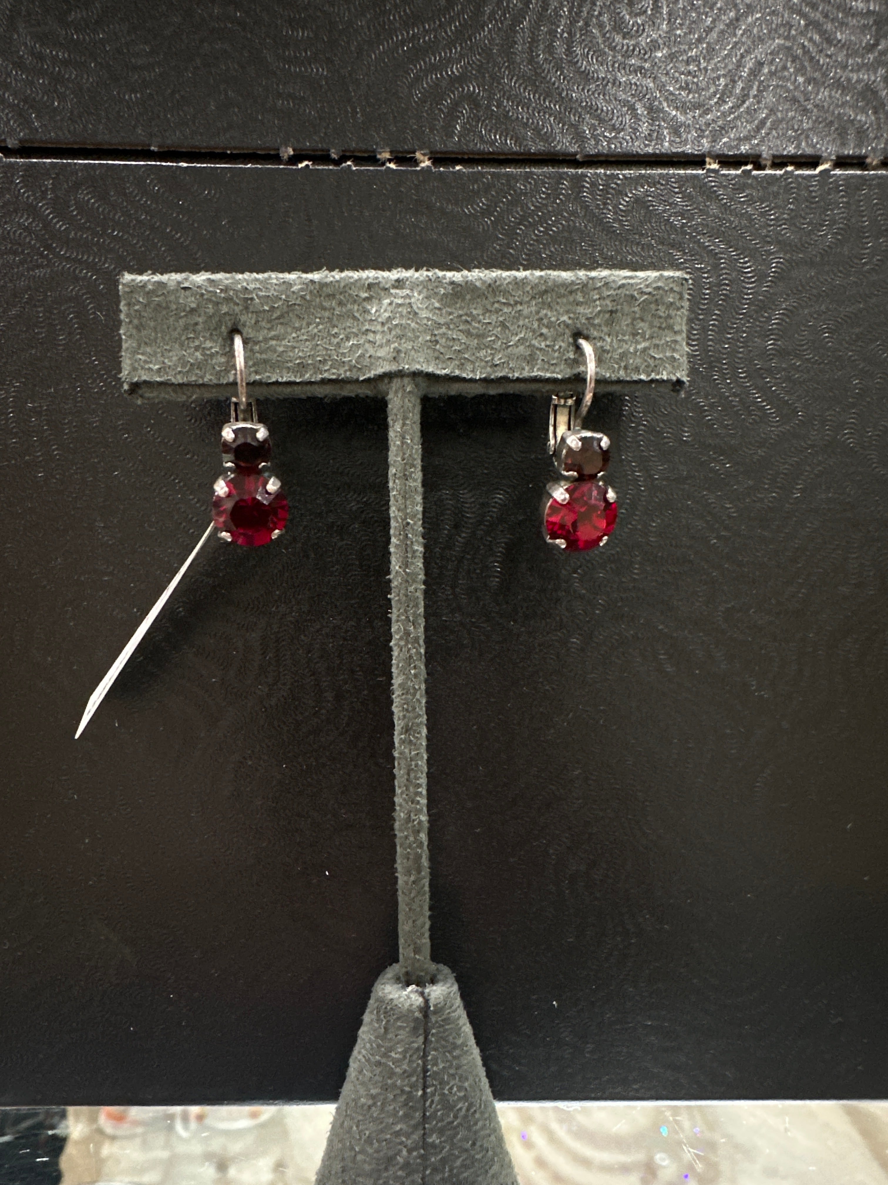 MARIANA EARR-SLVR-2 RED STONES