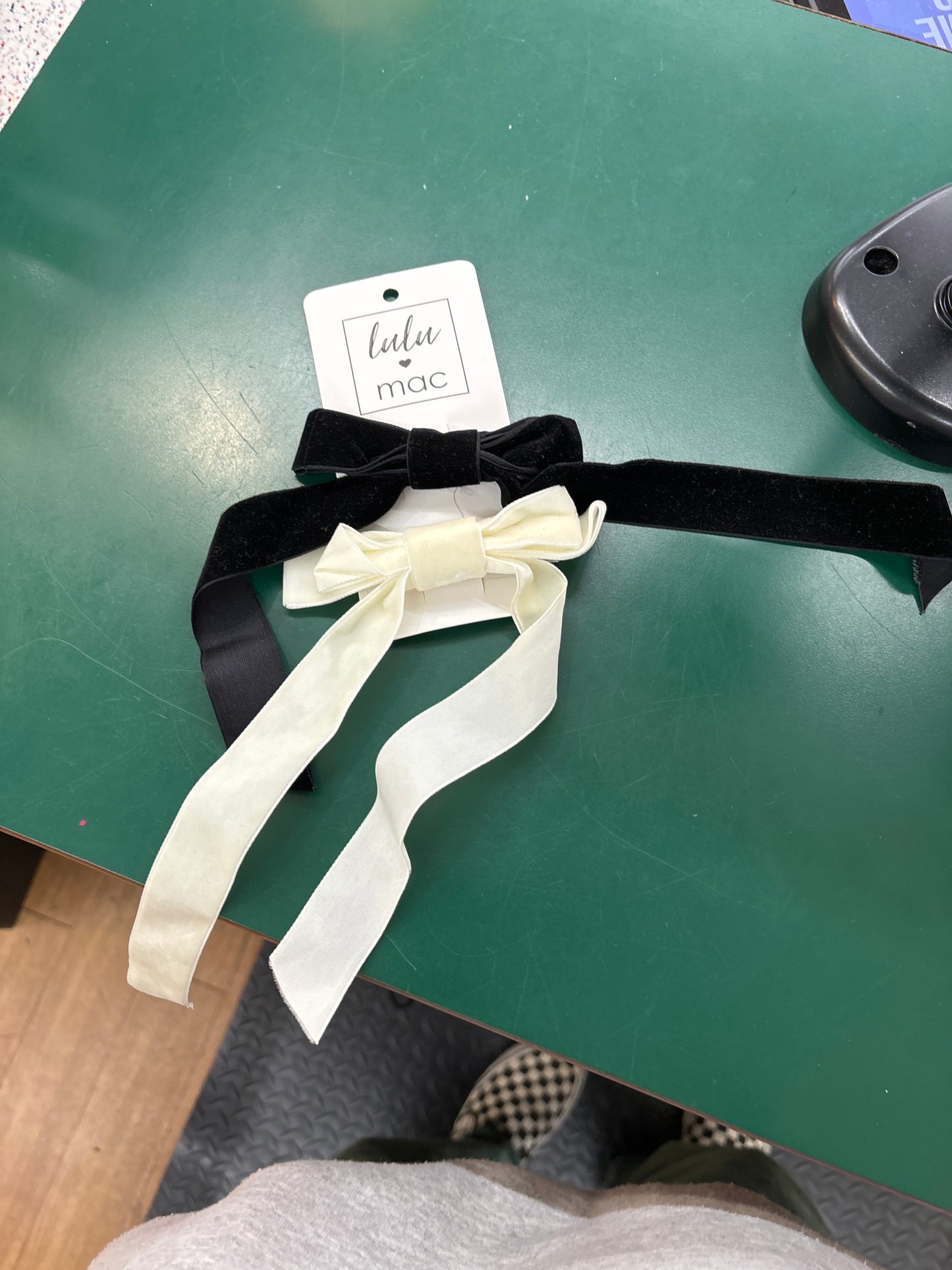 VELVET BOWS 2PK - BLACK & WHITE