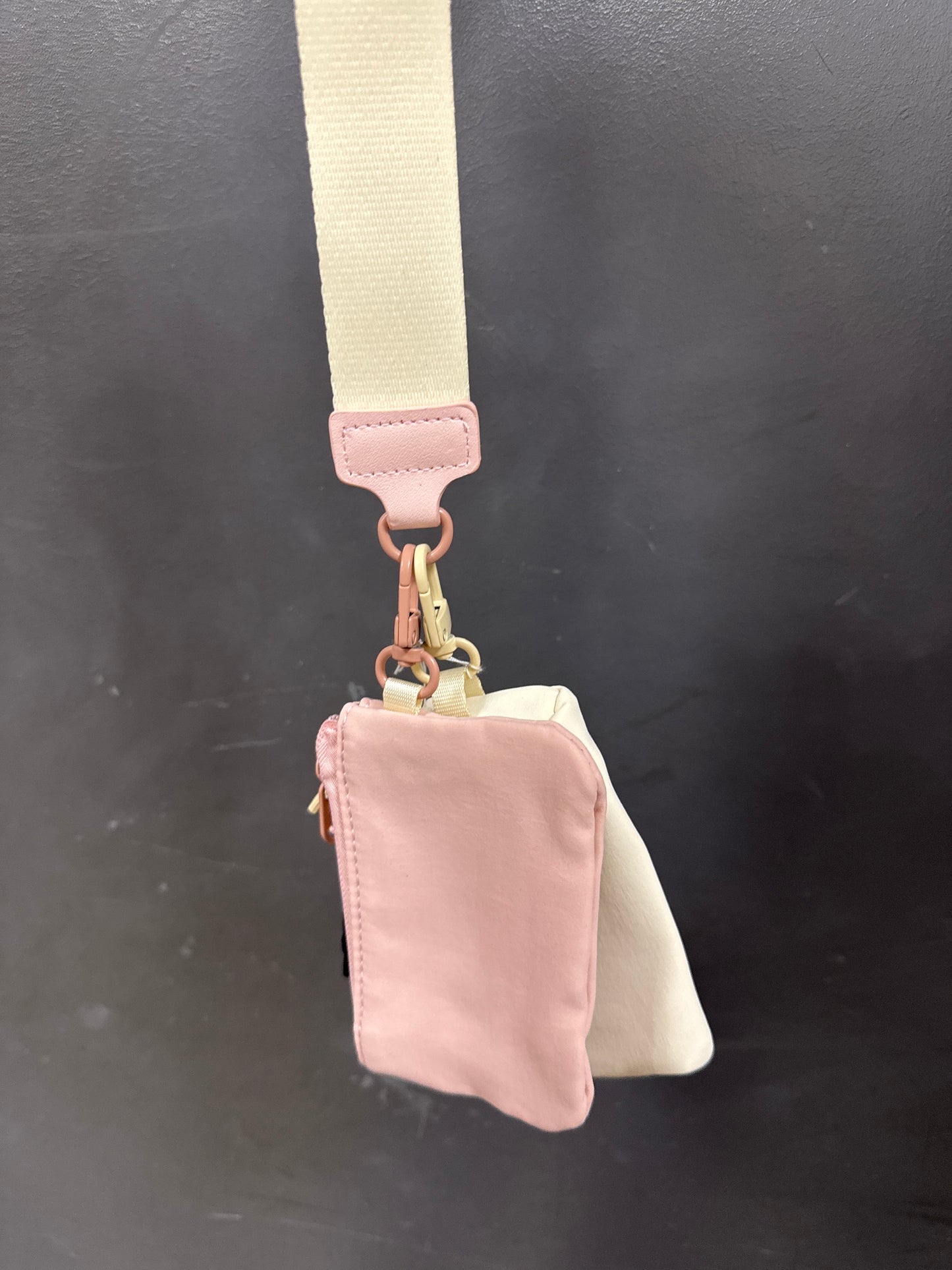 WRISTLET W/DOUBLE COIN PURSE