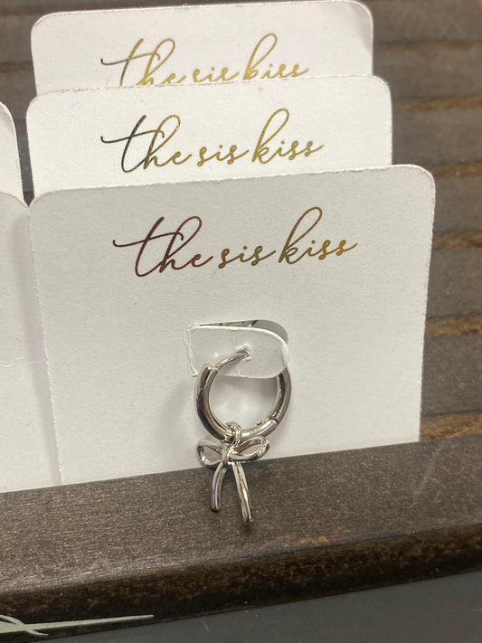 SILVER HUGGIE W/BOW CHARM