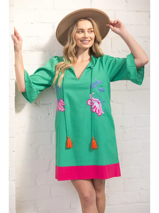 GREEN TASSEL V-NECK FLORAL EMBROIDERY DETAILED SHIFT DRESS