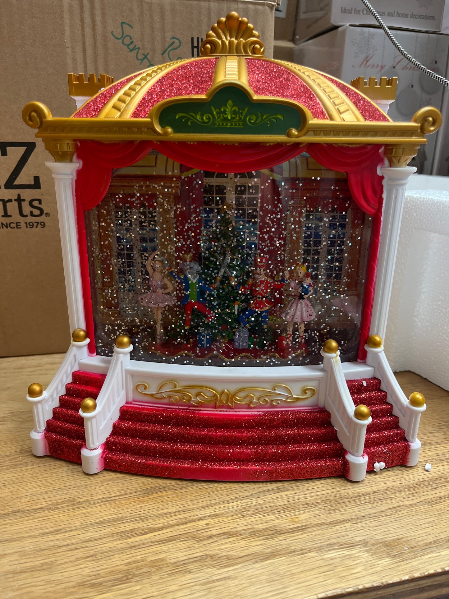 NUTCRACKER GLITTER THEATER