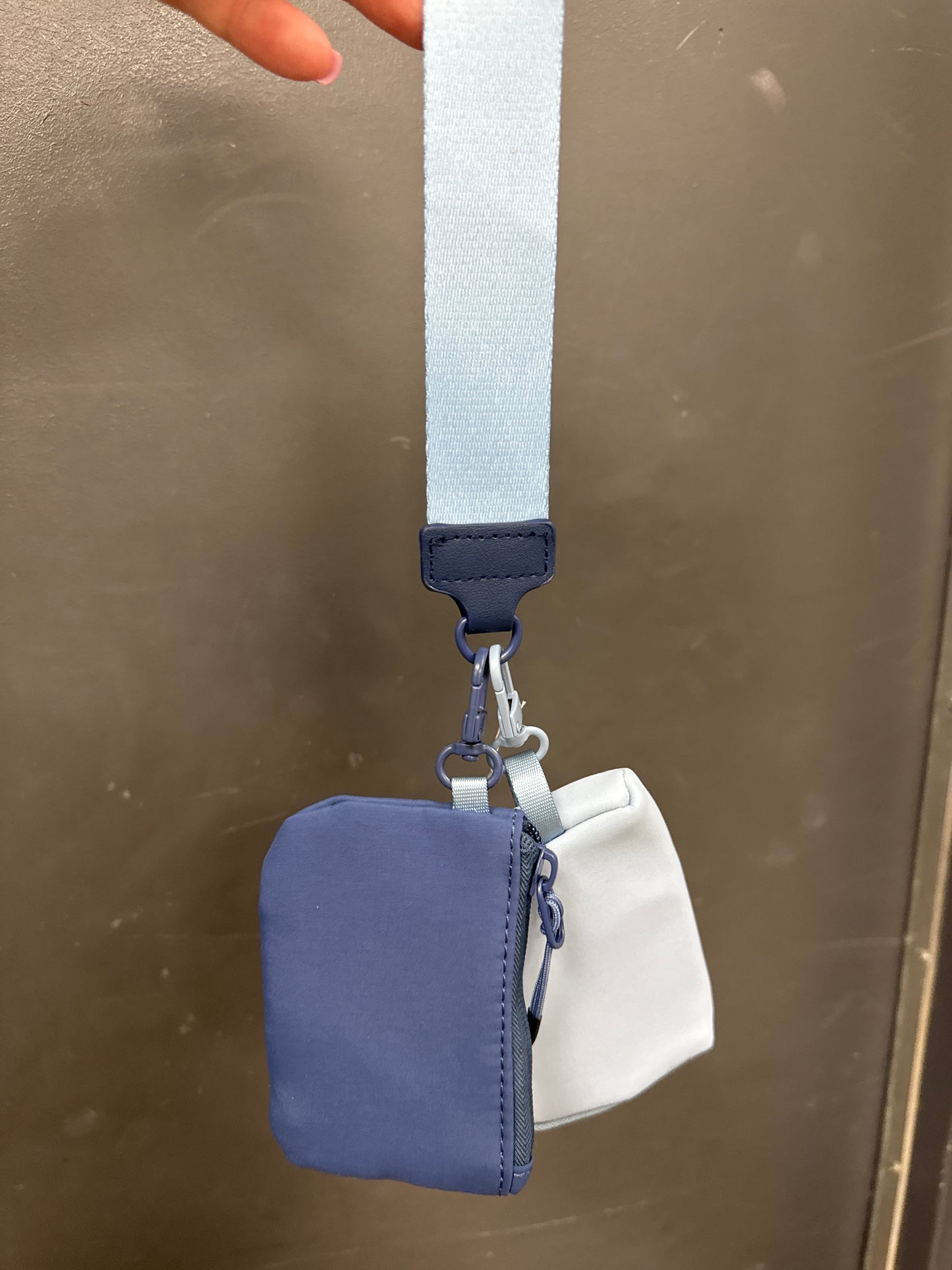 WRISTLET W/DOUBLE COIN PURSE