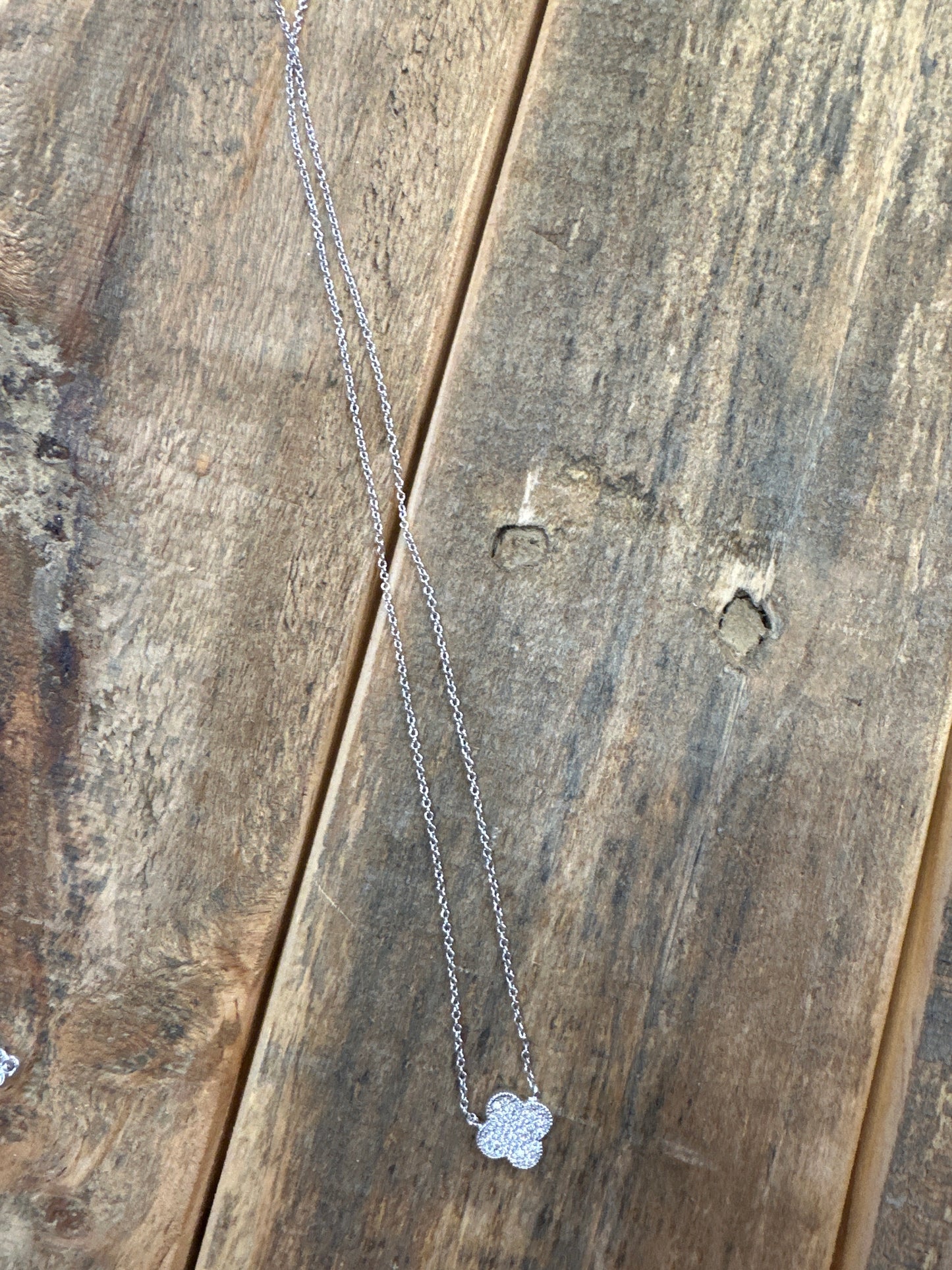 SILVER FLOWER NECKLACE