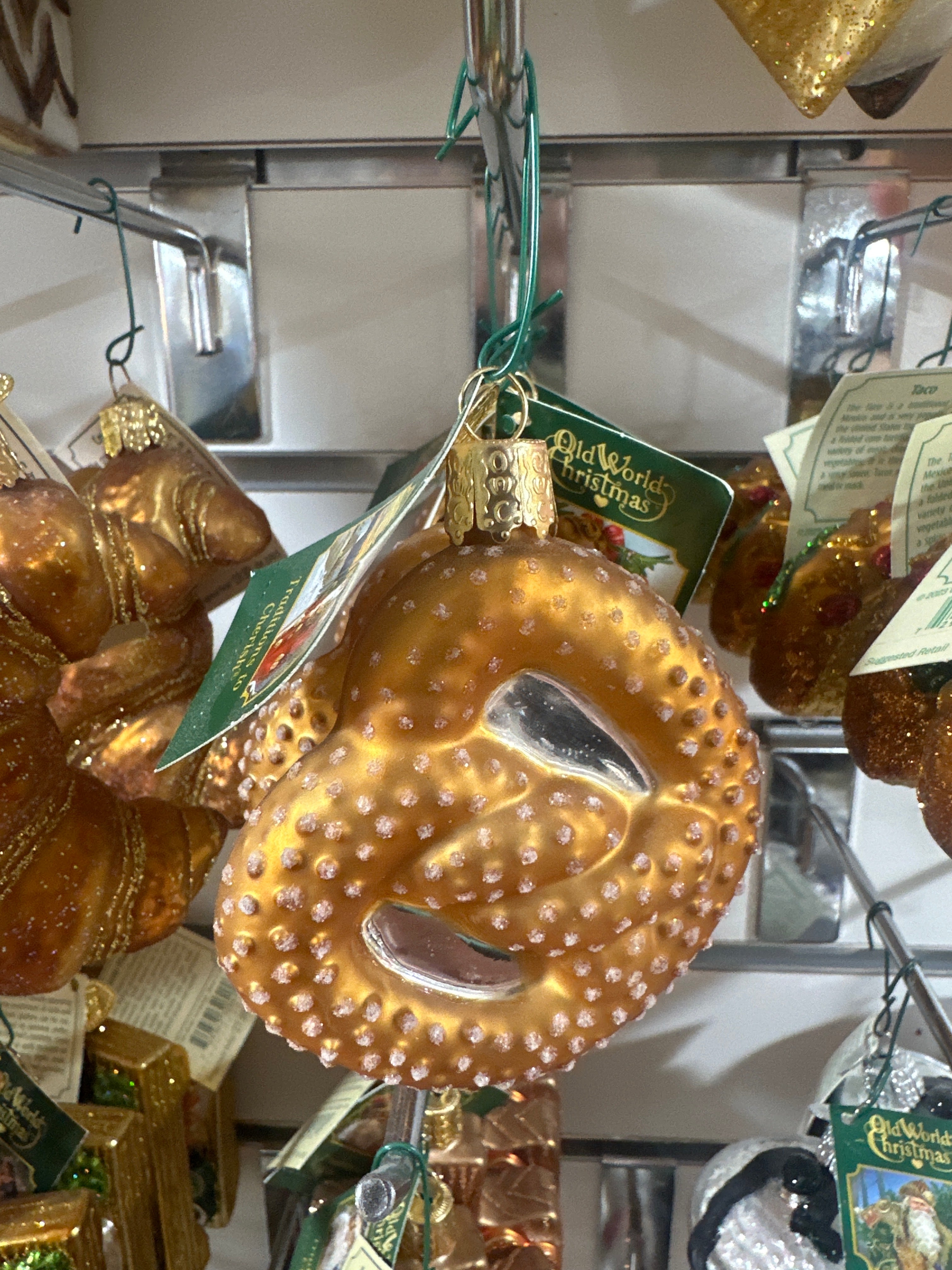 CHRISTMAS ORNAMENT - PRETZEL