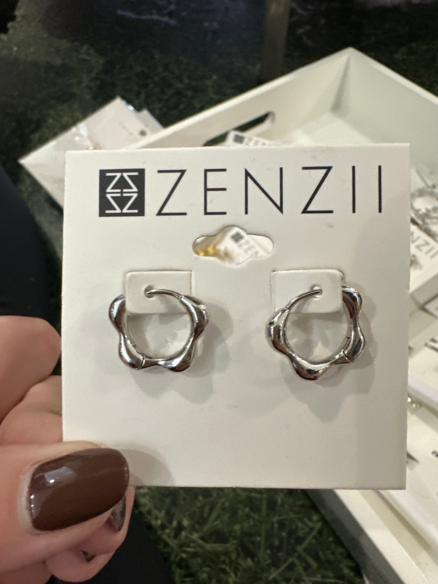 METAL FLOWER HUGGIE EARRINGS - SLVR