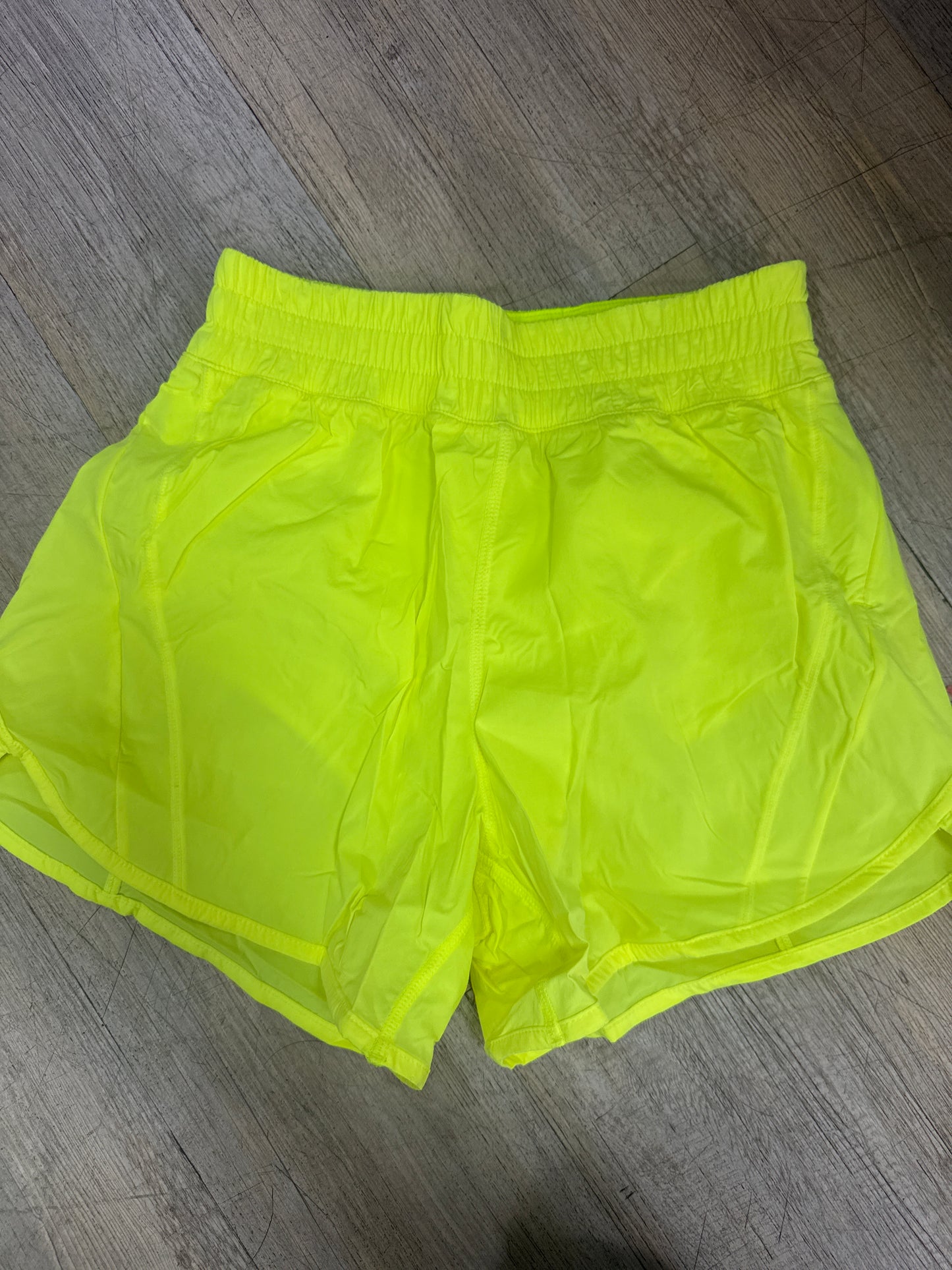 ACTIVE SHORTS - HIGHLIGHT YELLOW