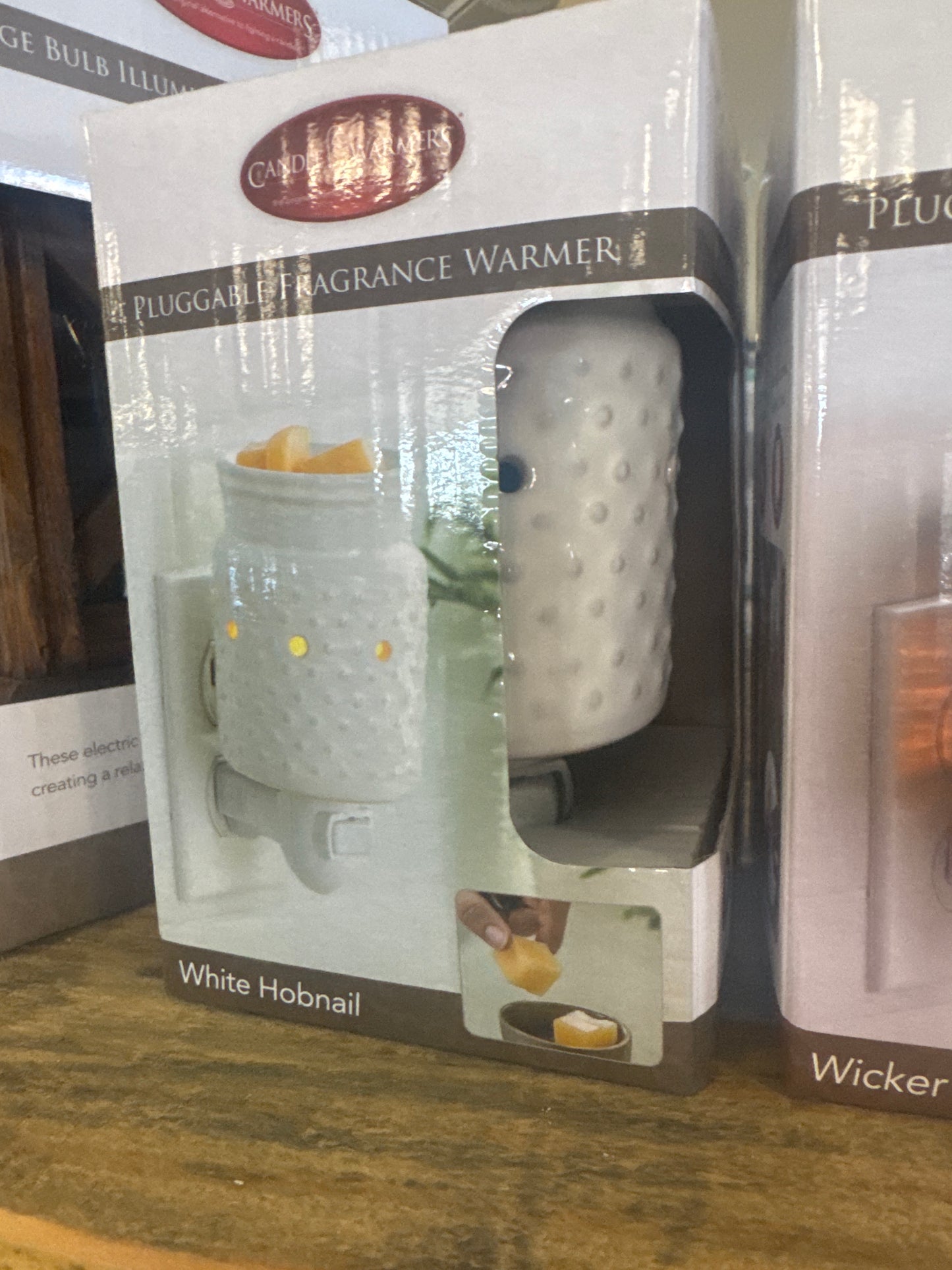 PLUGGABLE FRAGRANCE WARMER - WHITE HOBNAIL