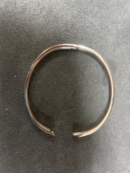 SILVER HINGED BANGLE BRACELET W/CLEAR RHINESTONES
