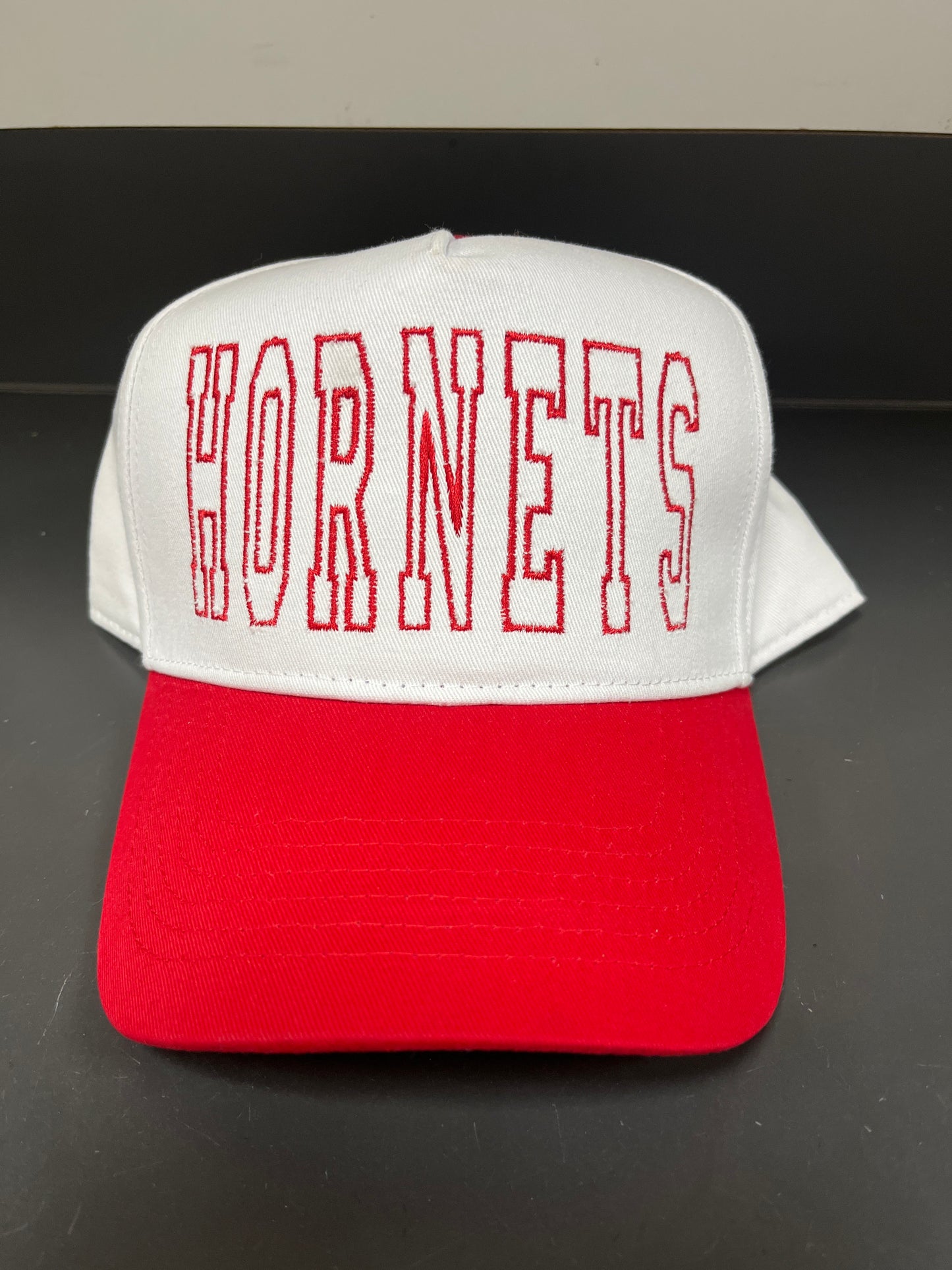 WHITE WITH RED HORNETS OUTLINE HAT