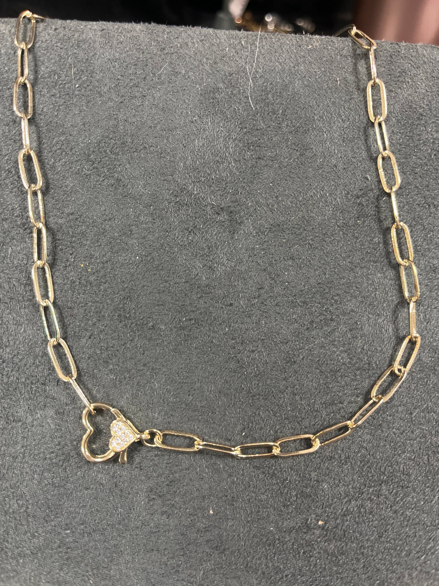 GOLD PAPERCLIP CHAIN NECKLACE WITH PAVE HEART TOGGLE