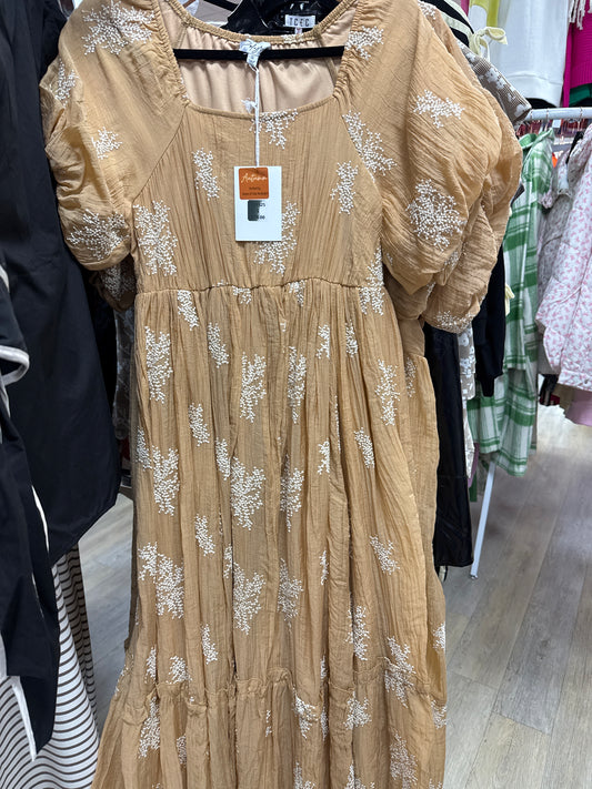 CAMEL EMBROIDERED SQUARE NECK DRESS