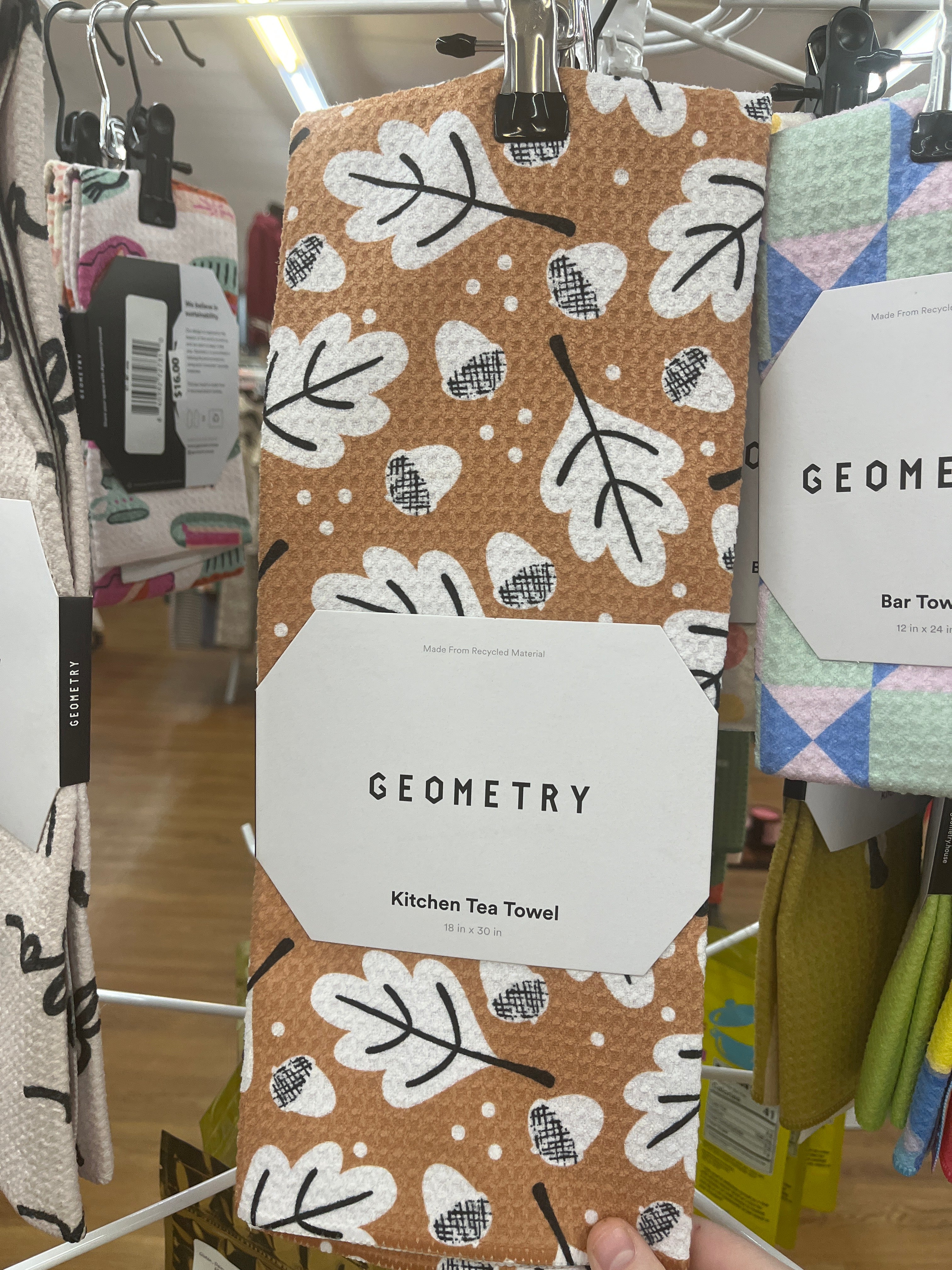 KITCHEN TEA TOWEL - FALLING ACORNS