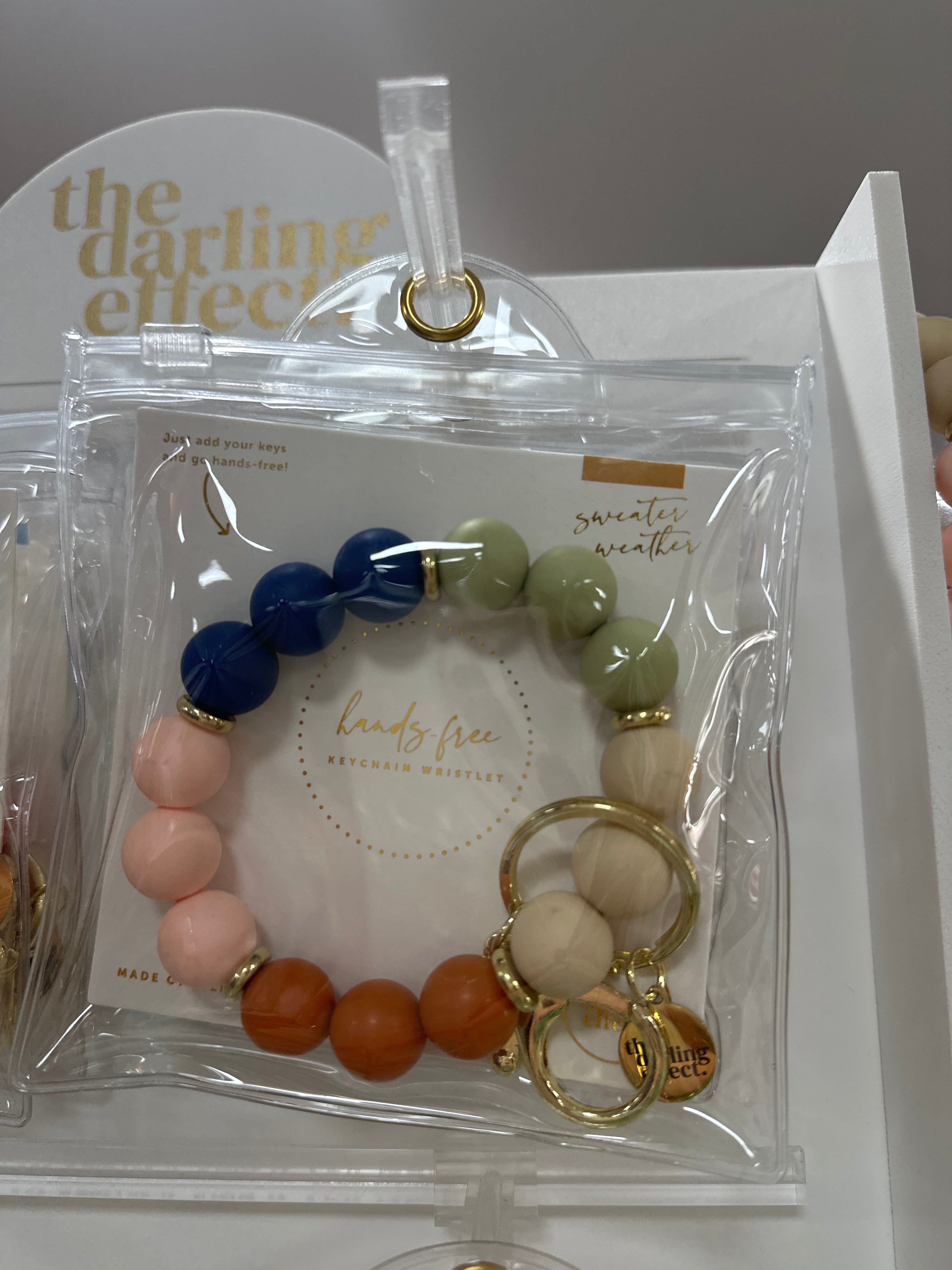 HANDS-FREE KEYCHAIN WRISTLET - SWEATER WEATHER