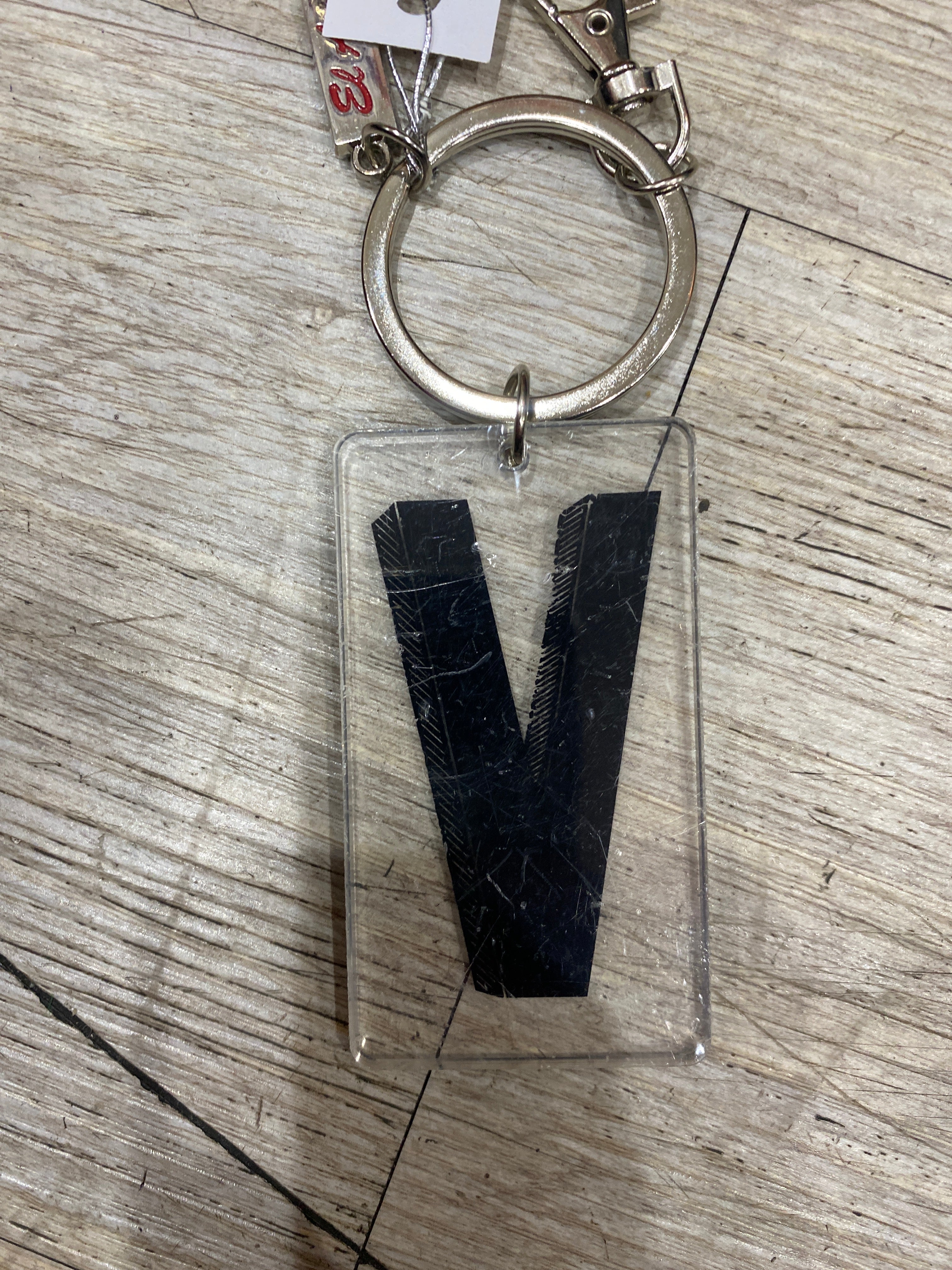 MARQUEE LETTER KEYCHAIN - V