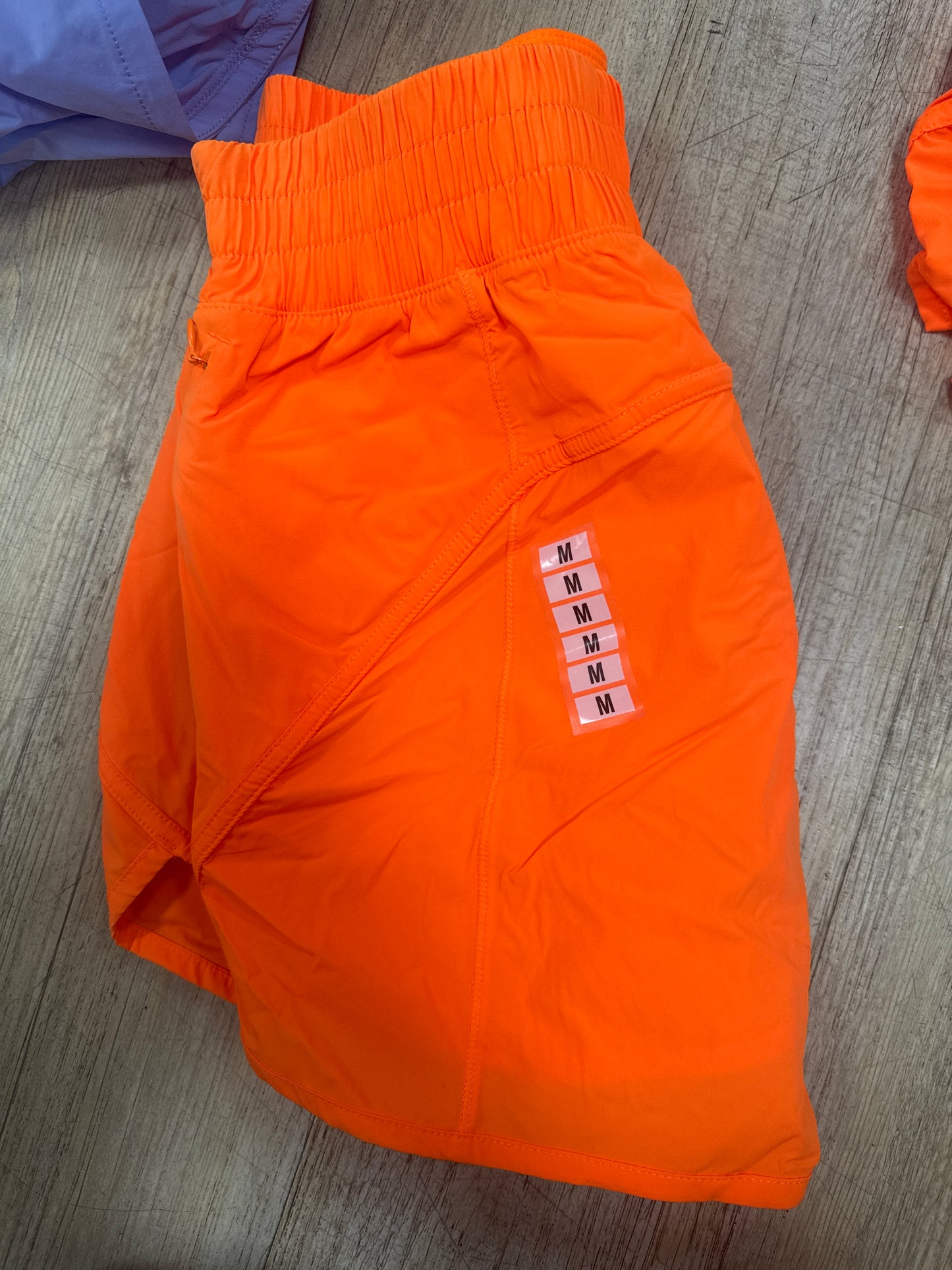 ACTIVE SHORTS - HIGHLIGHT ORANGE