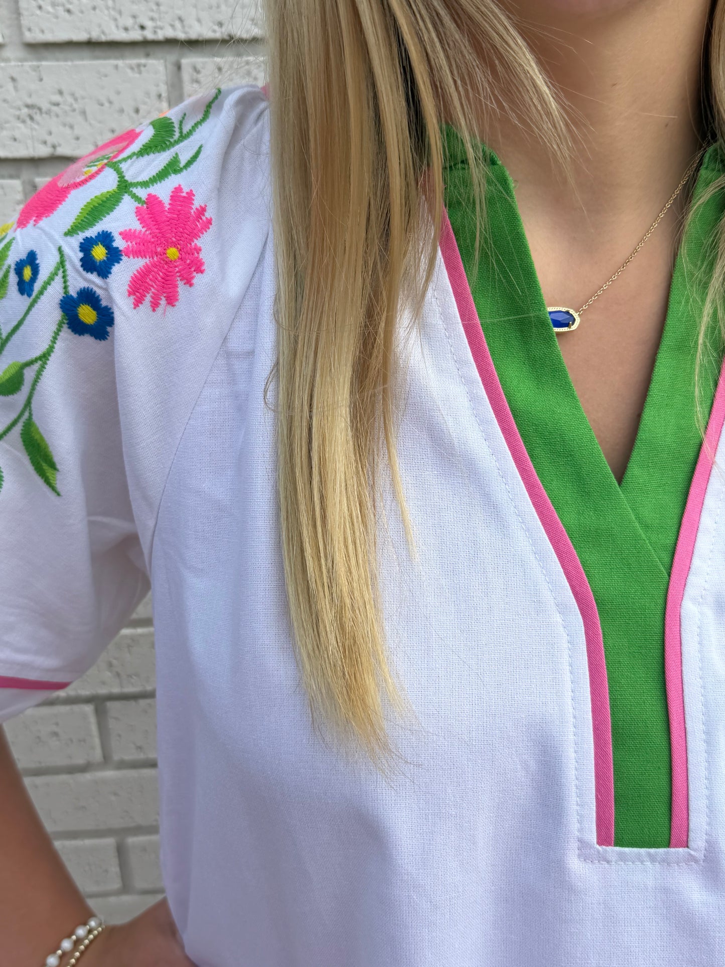 WHITE FLORAL EMBROIDERED RAGLAN TOP W/MULTI COLOR PIPING