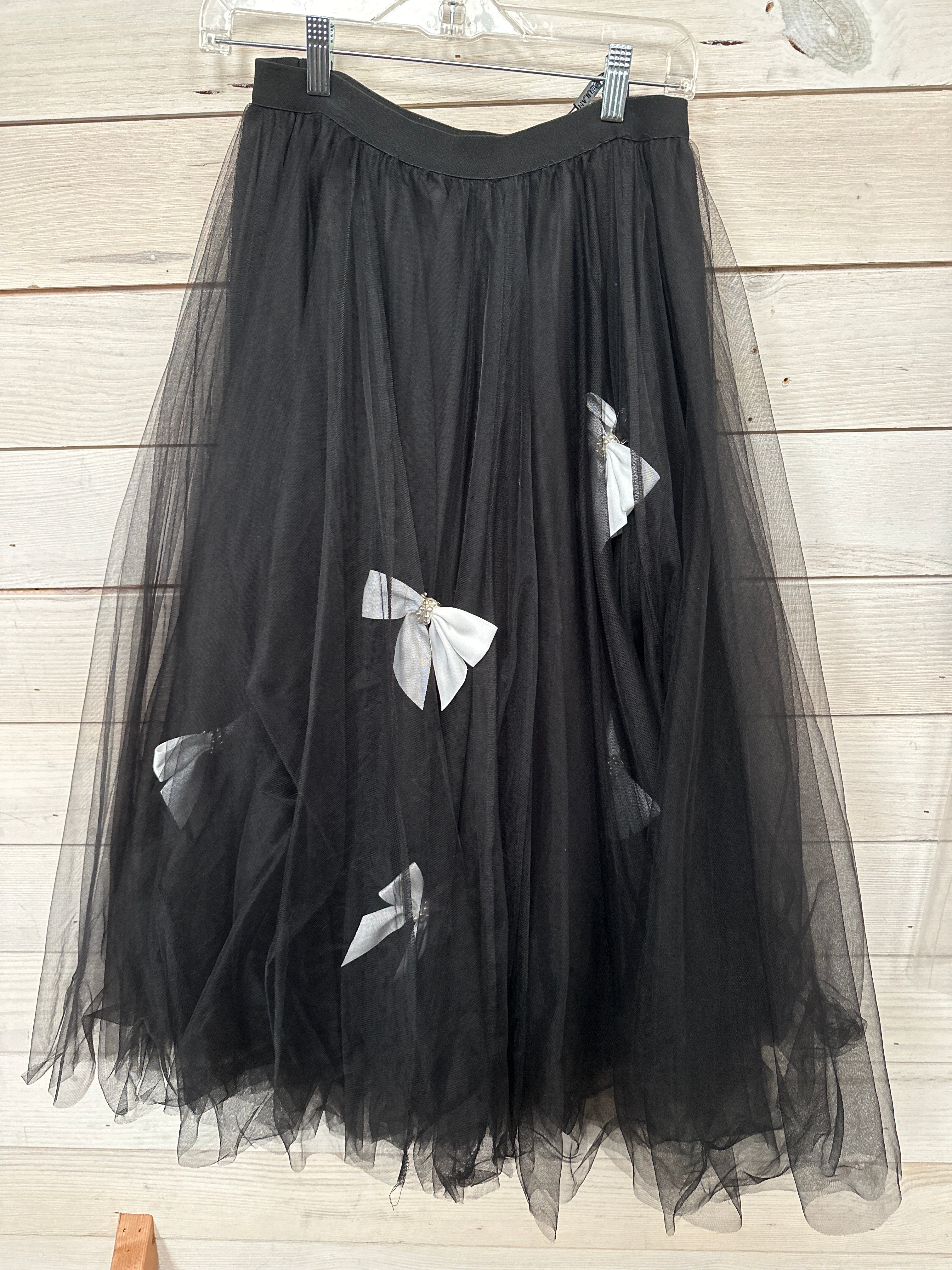 BLACK TULLE SKIRT W/WHITE BOWS