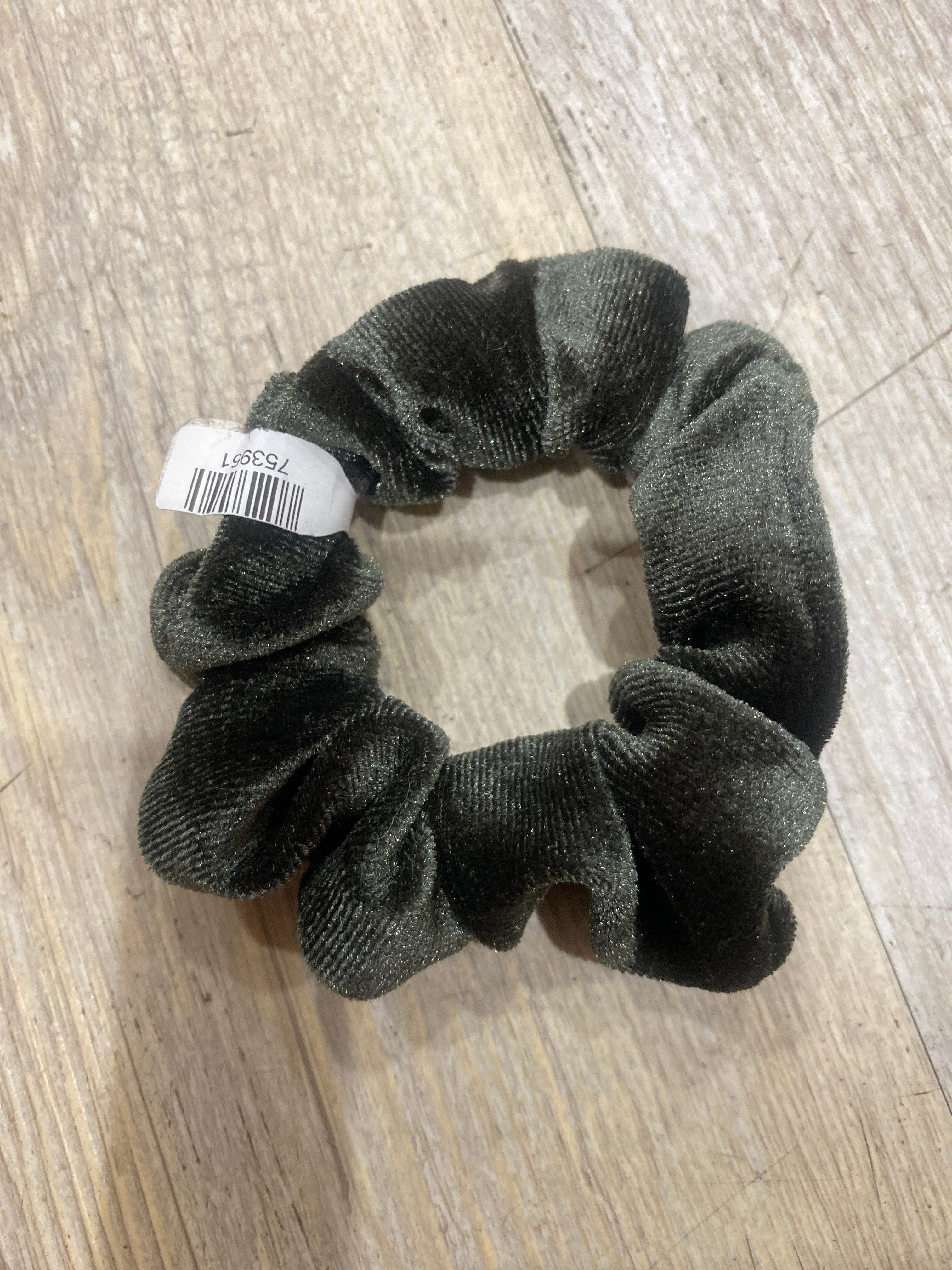 VELVET SCRUNCHIES
