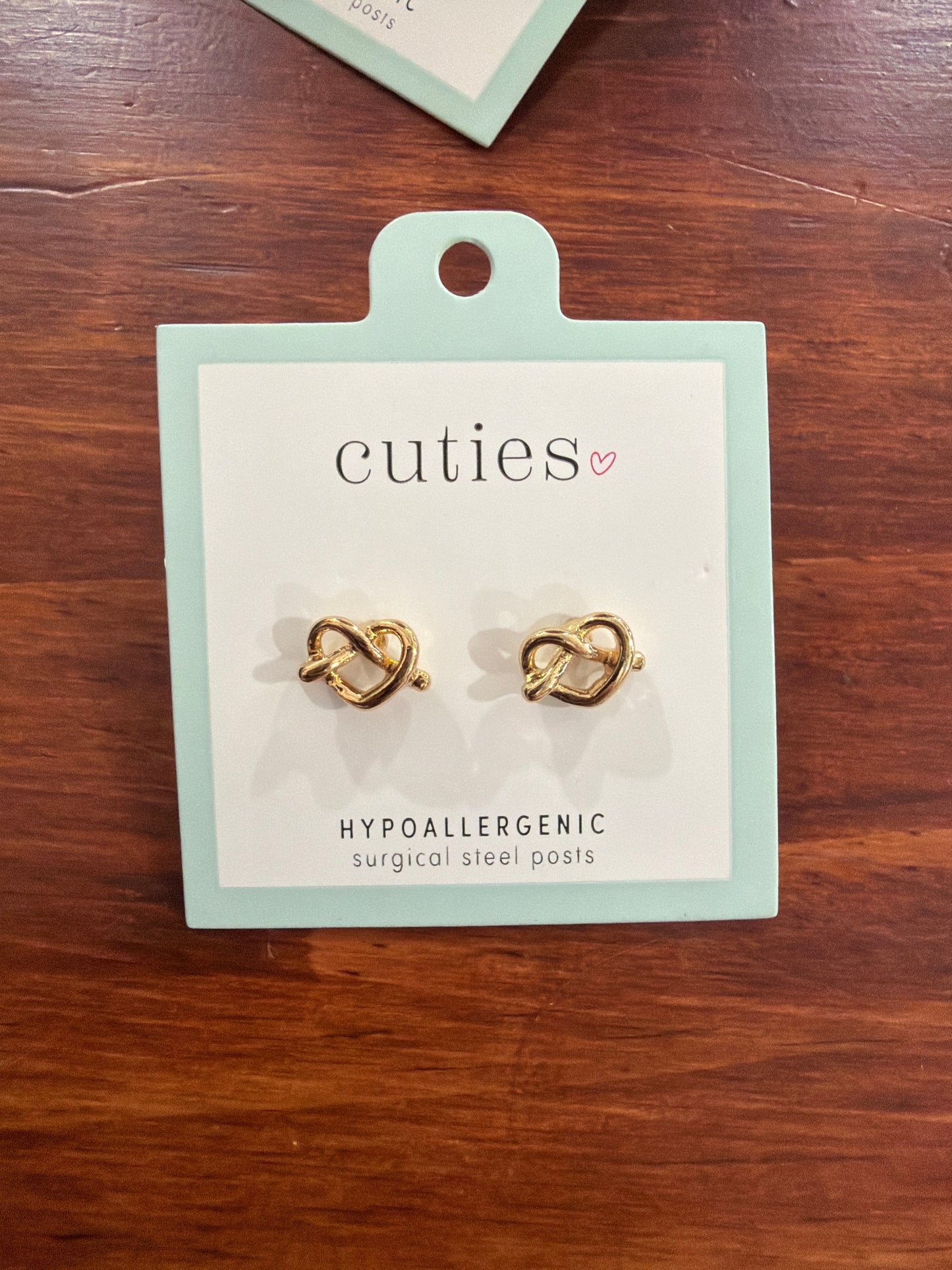 PRETZEL STUDS