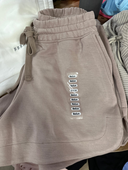 SCUBA TULIP SHORTS - LIGHT MOCHA