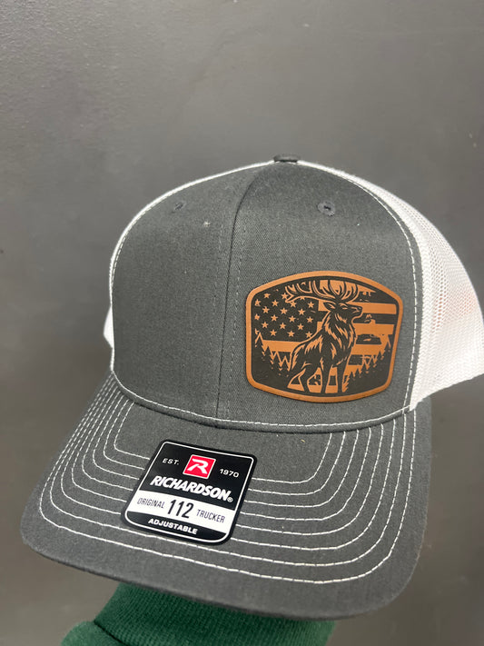 GRAY/WHITE HAT - DEER BROWN LEATHER PATCH