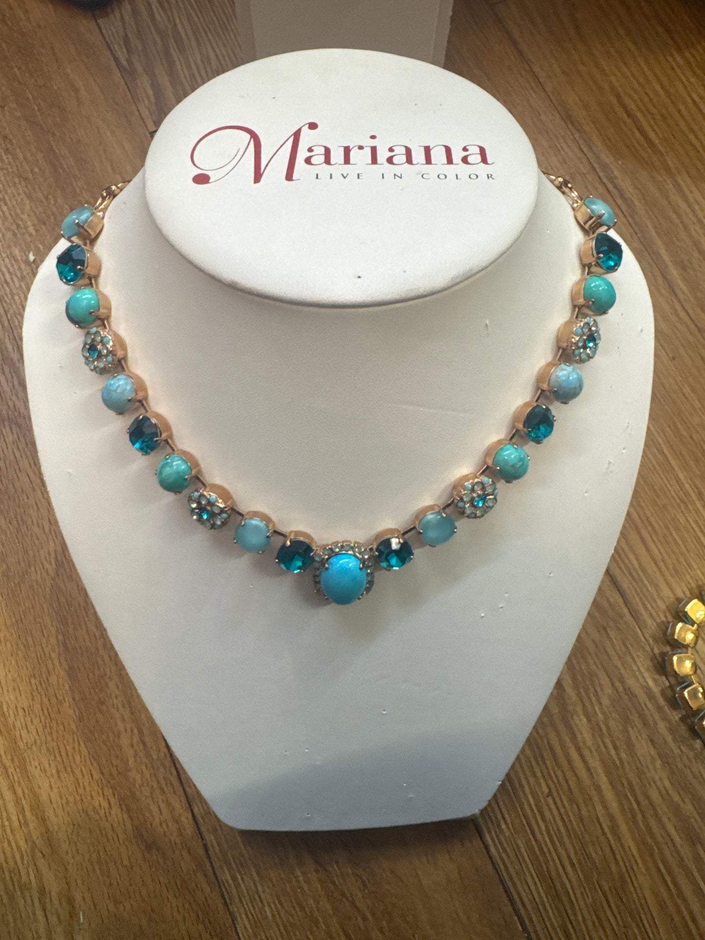 RG - TURQUOISE ROUND GEMS & CRYSTAL - NECKALCE