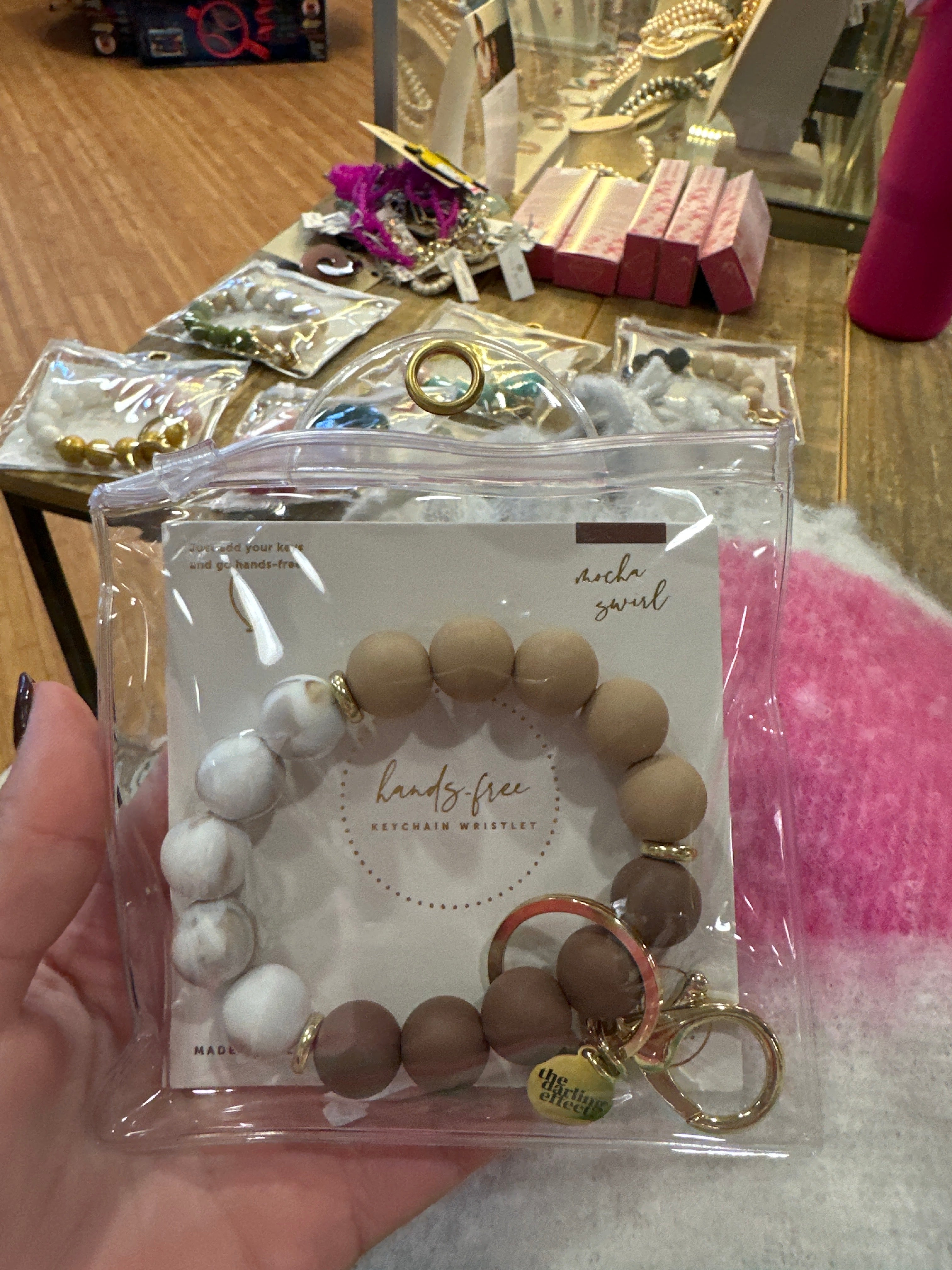 HANDS FREE KEYCHAIN WRISTLET - MOCHA SWIRL