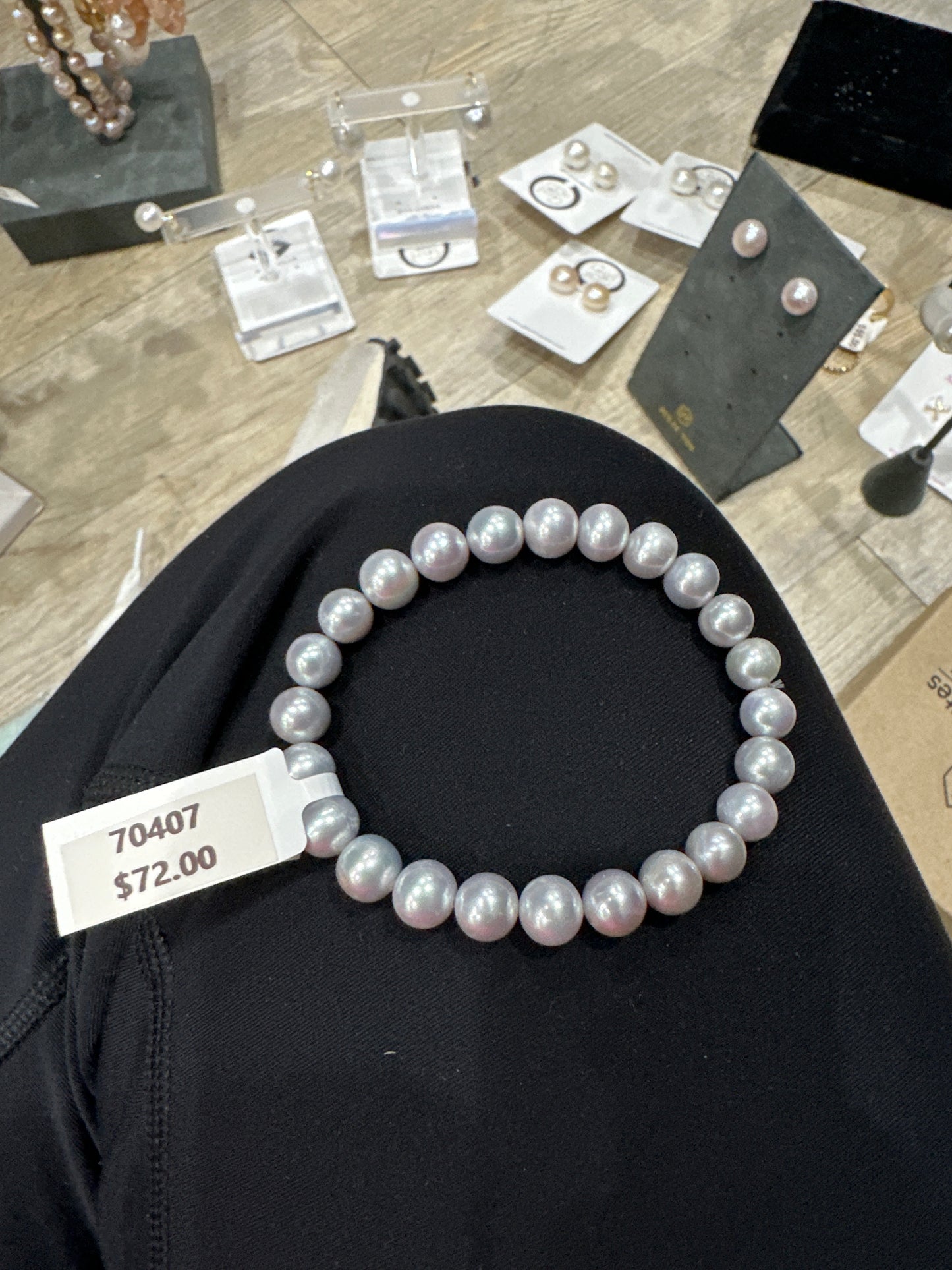 7MM SIMPLE PEARL BRACELET ON ELASTIC- GRAY