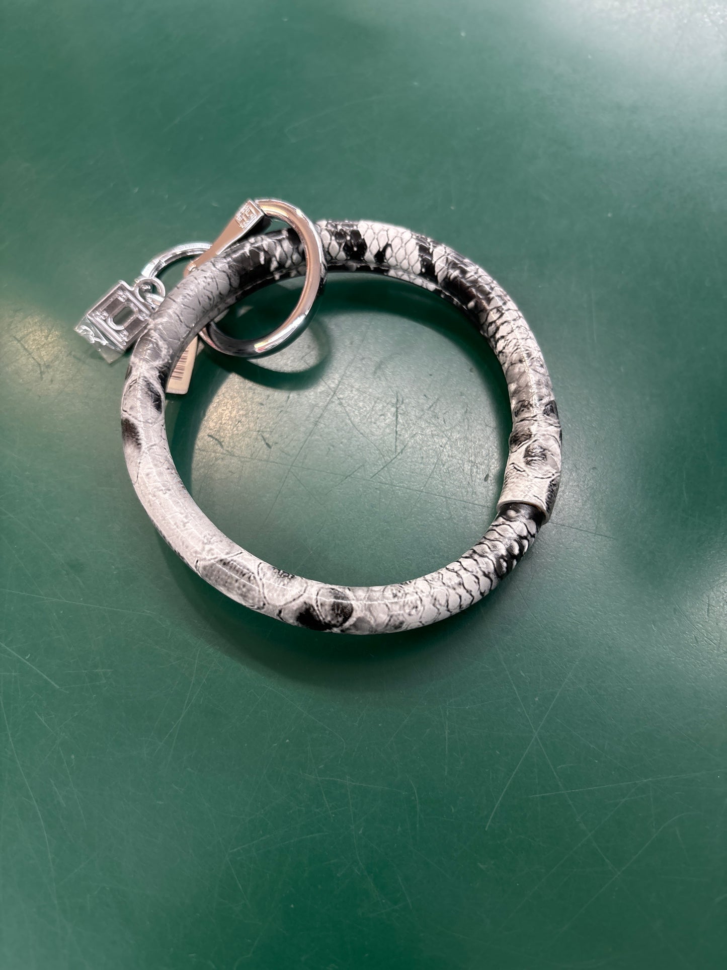 O-RING LEATHER CHARCOAL SNAKE PRINT