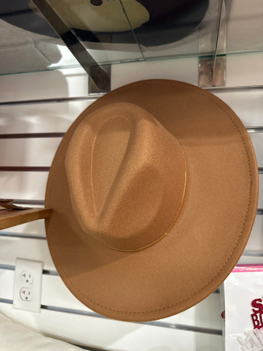 BROWN HAT W/GOLD BAND