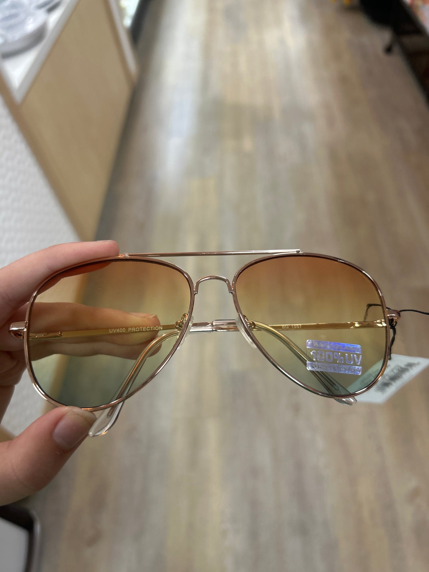 1557 WEEKEND AVIATOR/COLOR LENS IT y