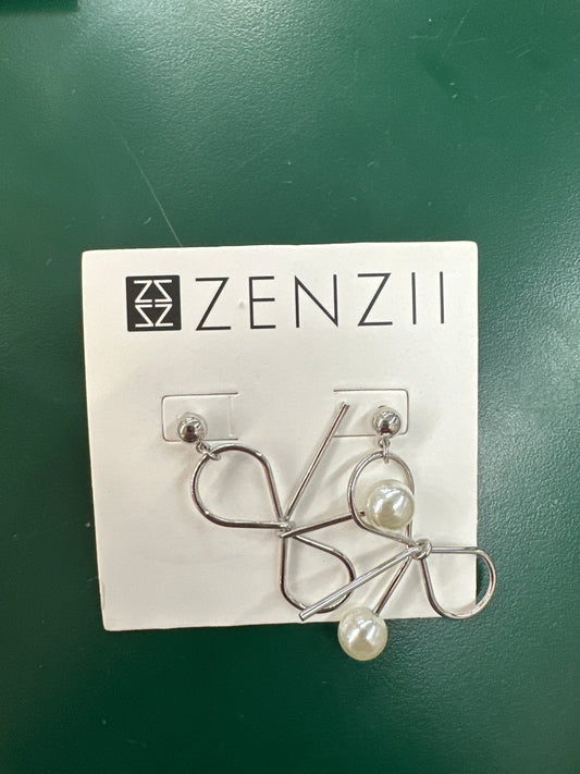 SILVER ASYMETRICAL BOW EARRINGS
