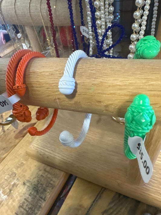 WHITE CABLE BRACELET