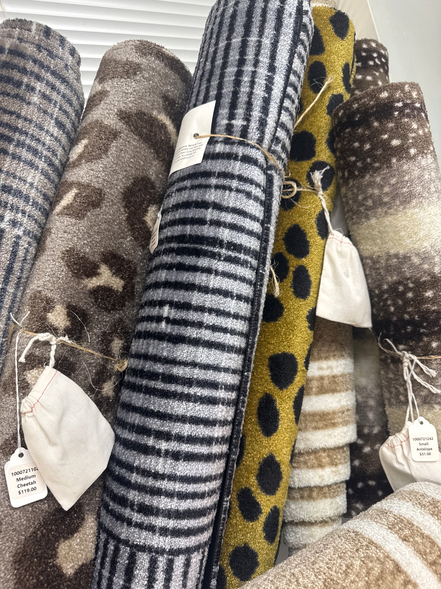 STUDIO67 RUG - RUSTIC - MEDIUM