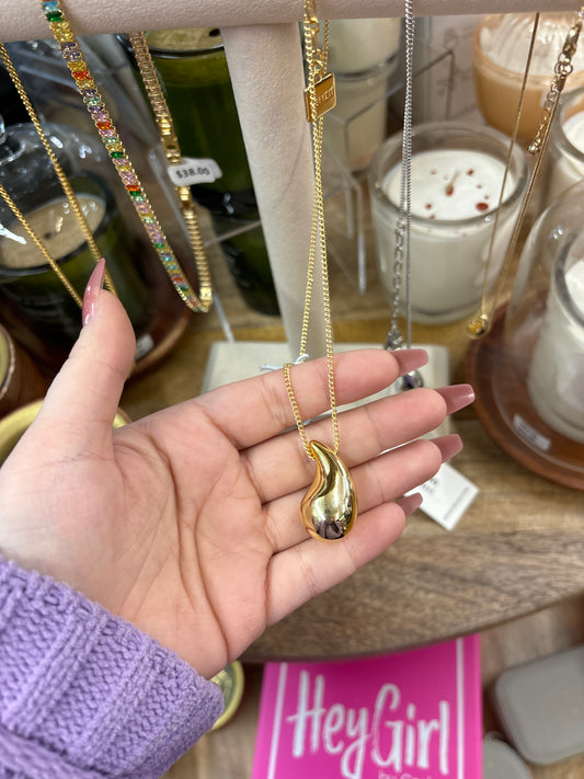 CHUNKY CRESCENT CHARM COLLAR NKLC - GOLD