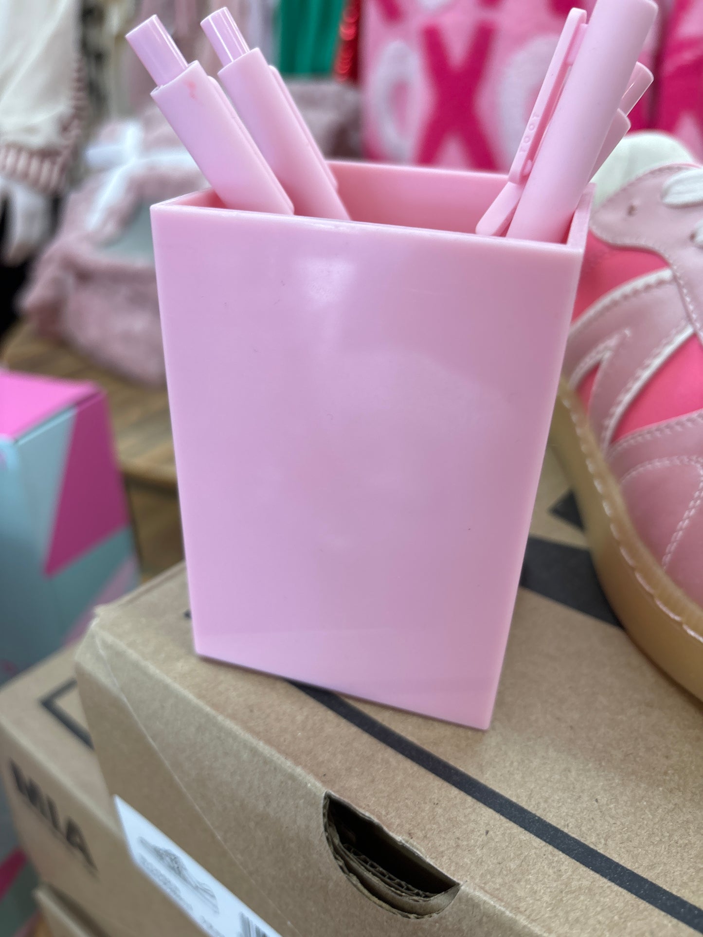 PINK ACRYLIC PENCIL CUP