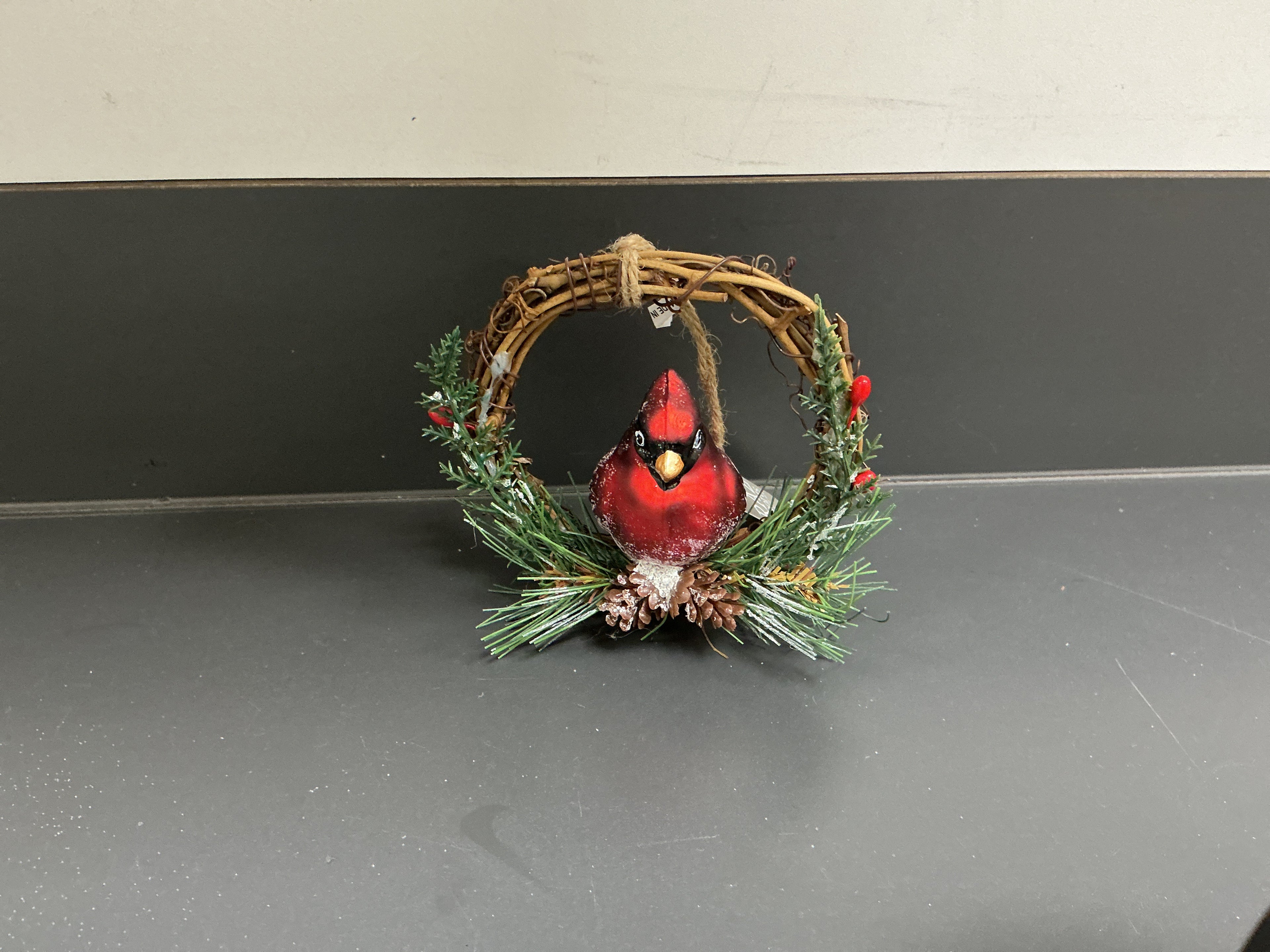 WOOD WREATH WITH CARDINAL ORNAMENT