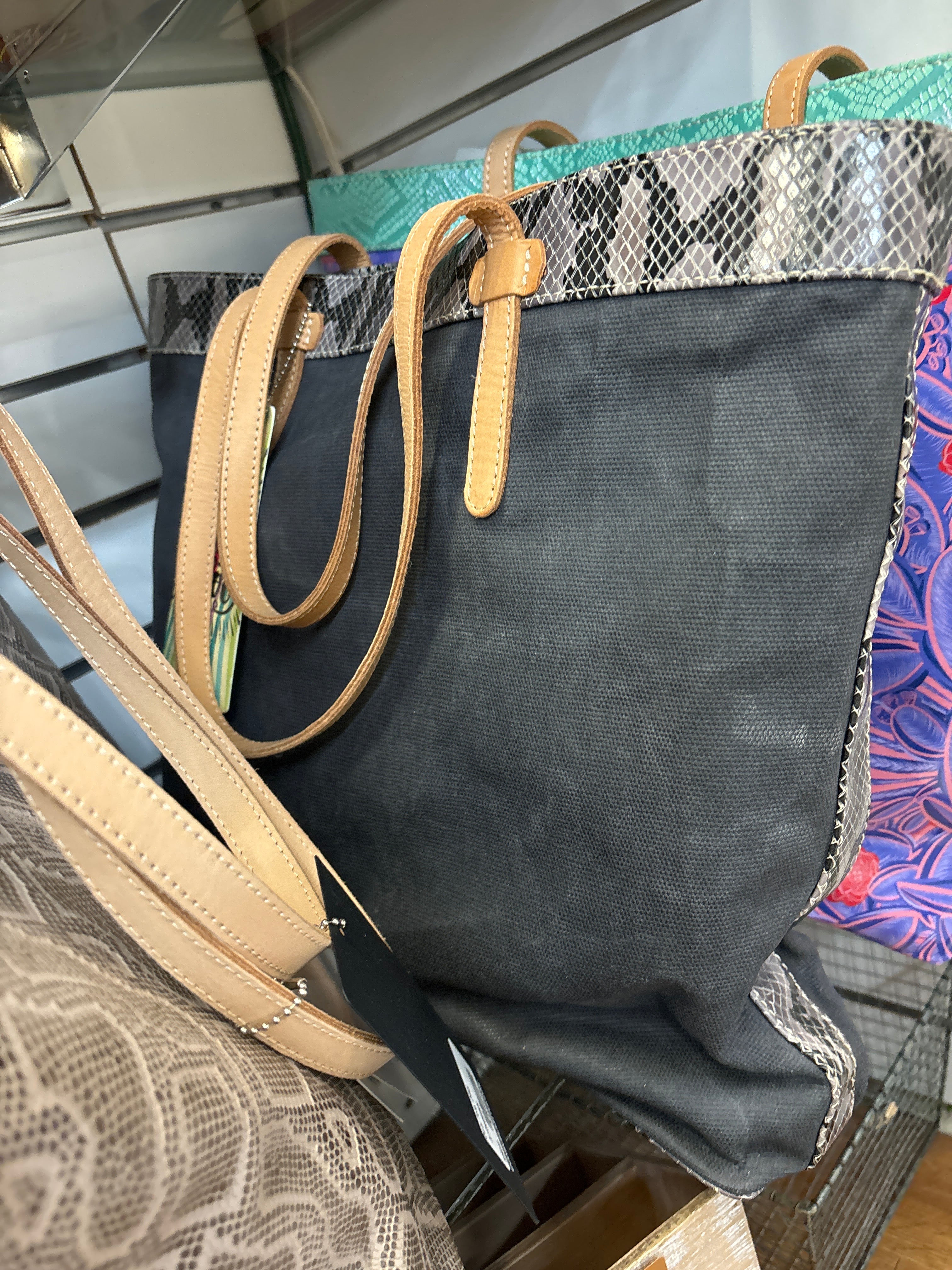 EASY BREEZY WEST TOTE - GRAY SNAKE