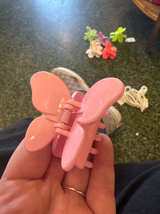 MED PINK BUTTERFLY CLAW CLIP